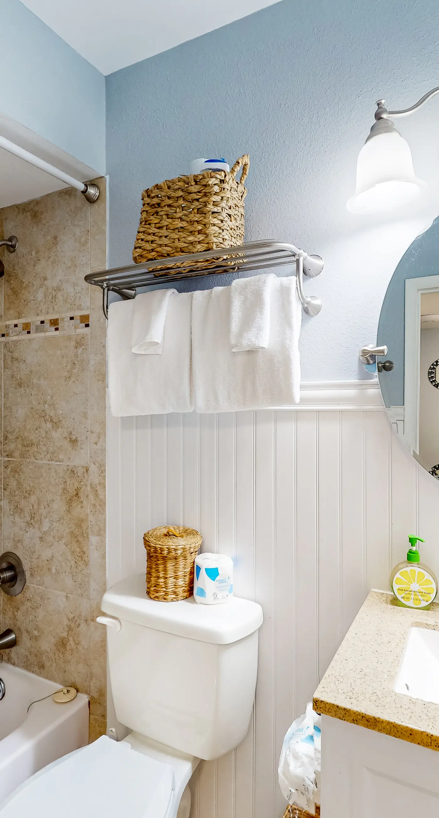 Bright oceanfront condo with pool, hot tub, sauna, tennis & central AC