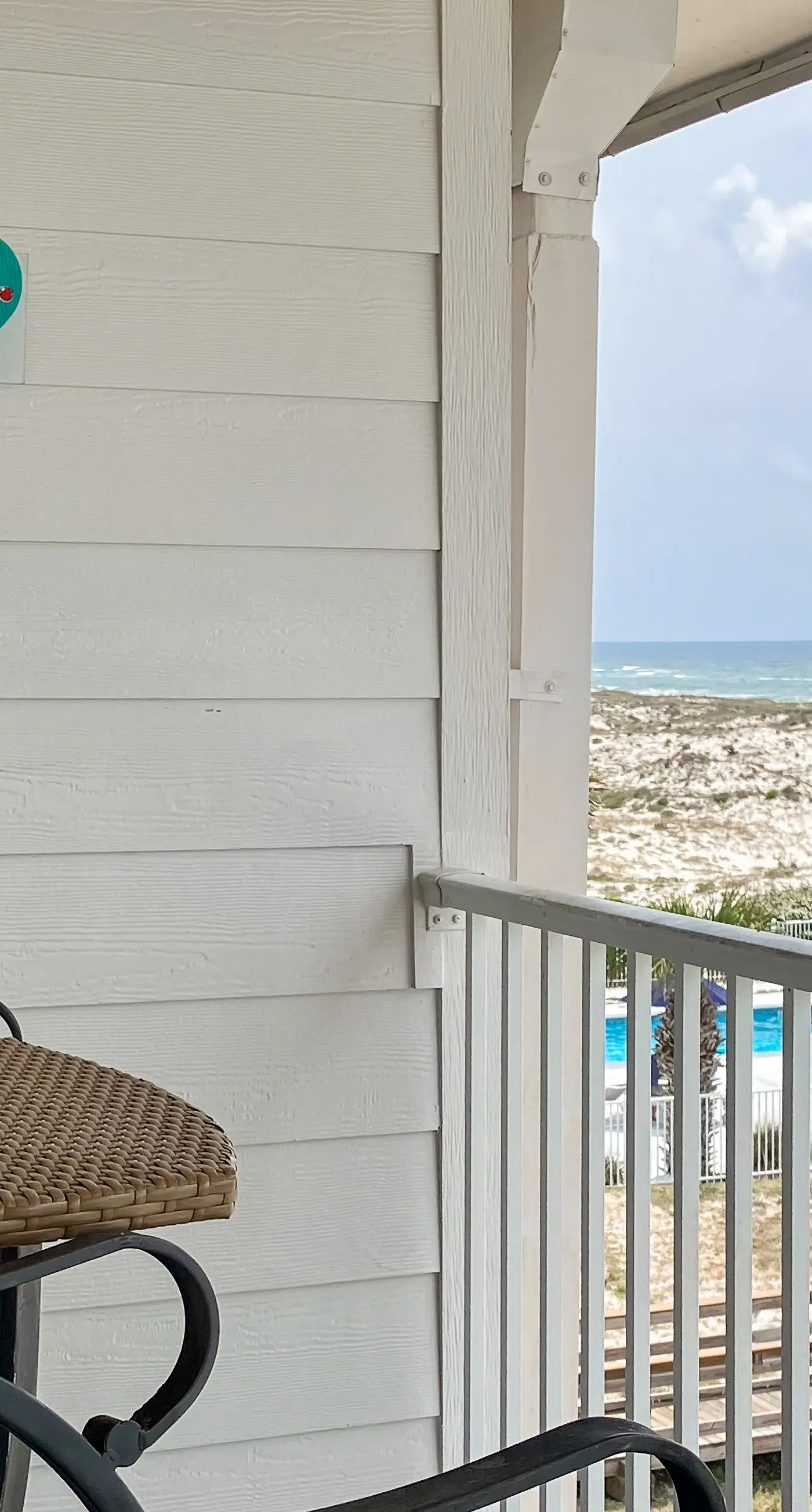 Bright oceanfront condo with pool, hot tub, sauna, tennis & central AC