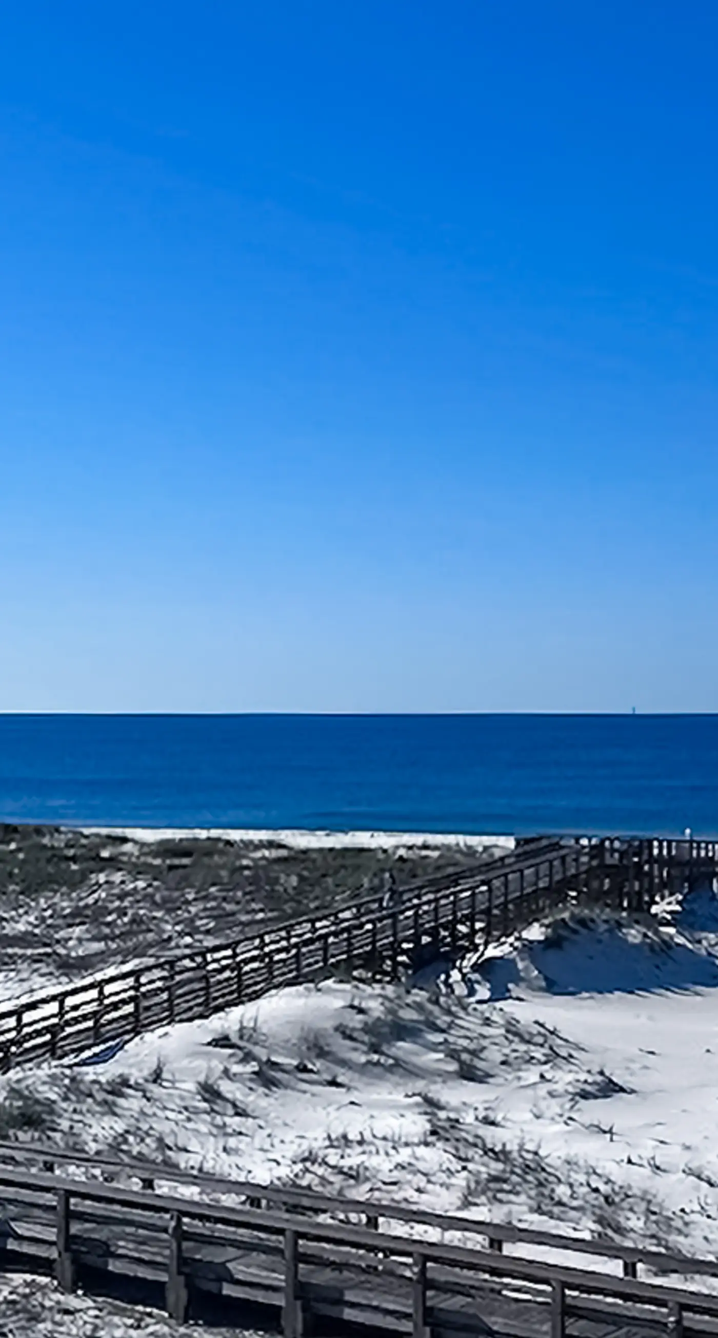 Bright oceanfront condo with pool, hot tub, sauna, tennis & central AC