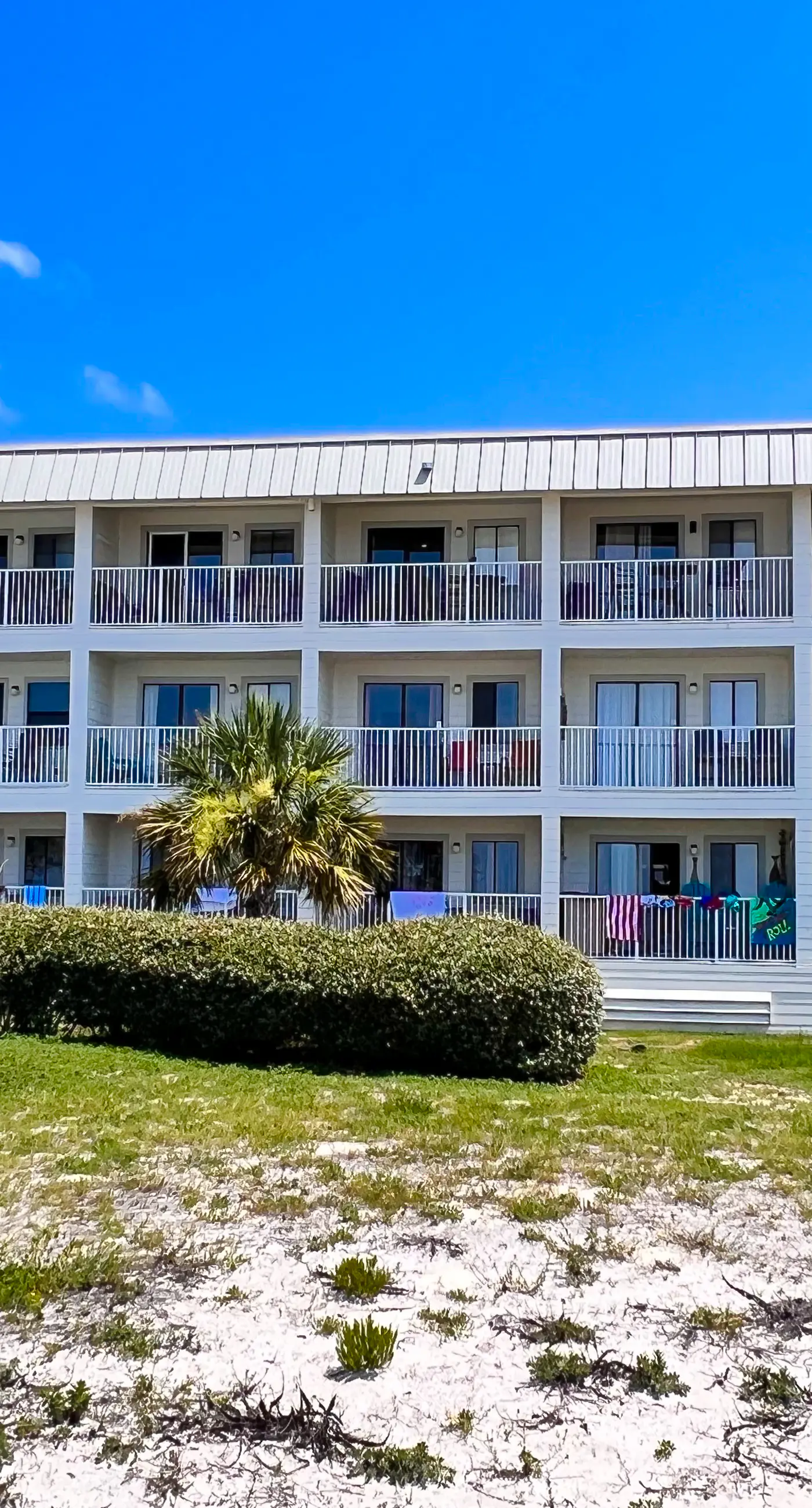 Bright oceanfront condo with pool, hot tub, sauna, tennis & central AC