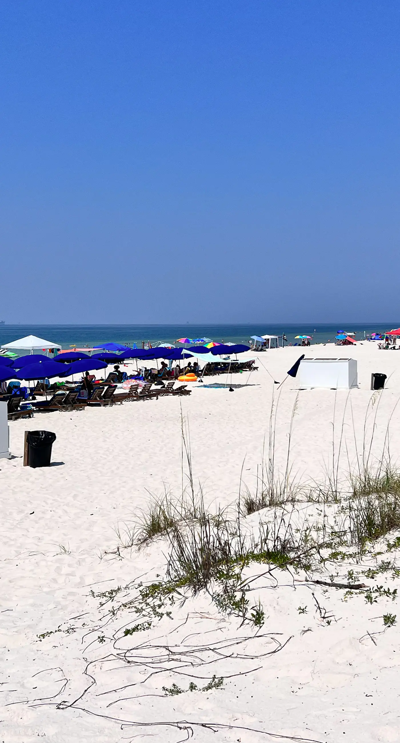 Bright oceanfront condo with pool, hot tub, sauna, tennis & central AC