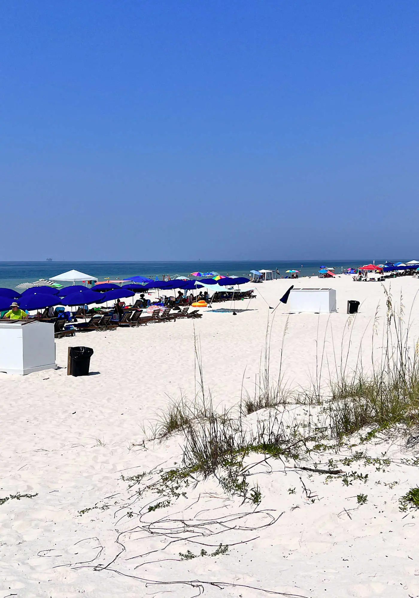 Bright oceanfront condo with pool, hot tub, sauna, tennis & central AC