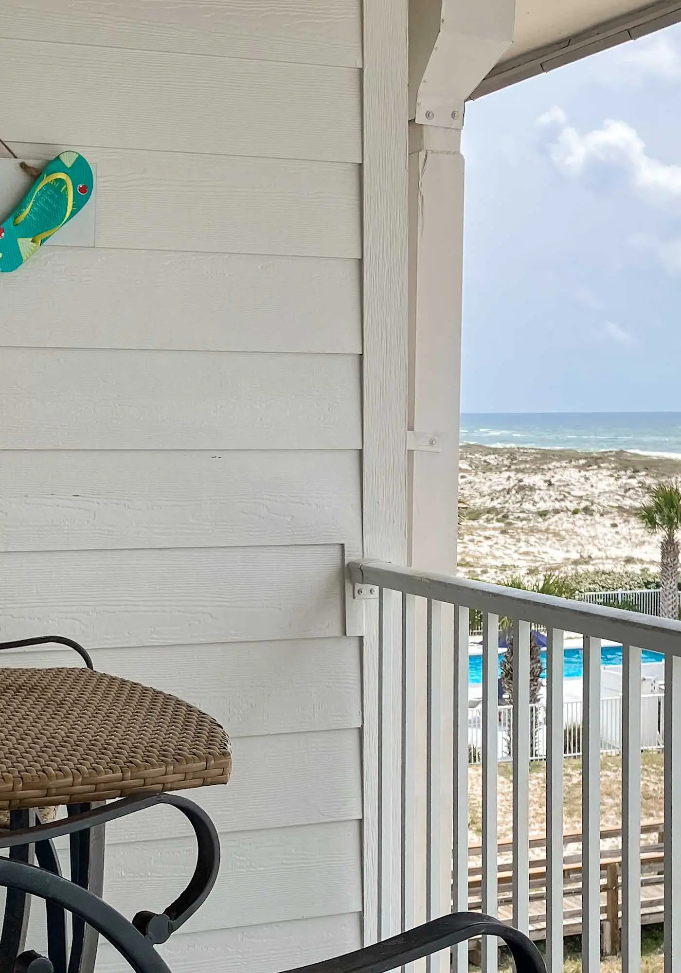 Bright oceanfront condo with pool, hot tub, sauna, tennis & central AC