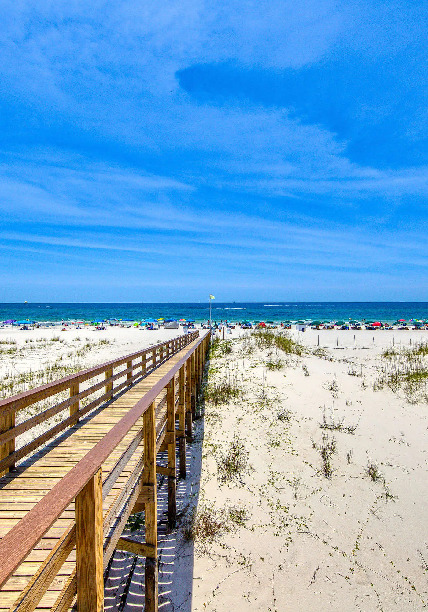 Bright oceanfront condo with pool, hot tub, sauna, tennis & central AC