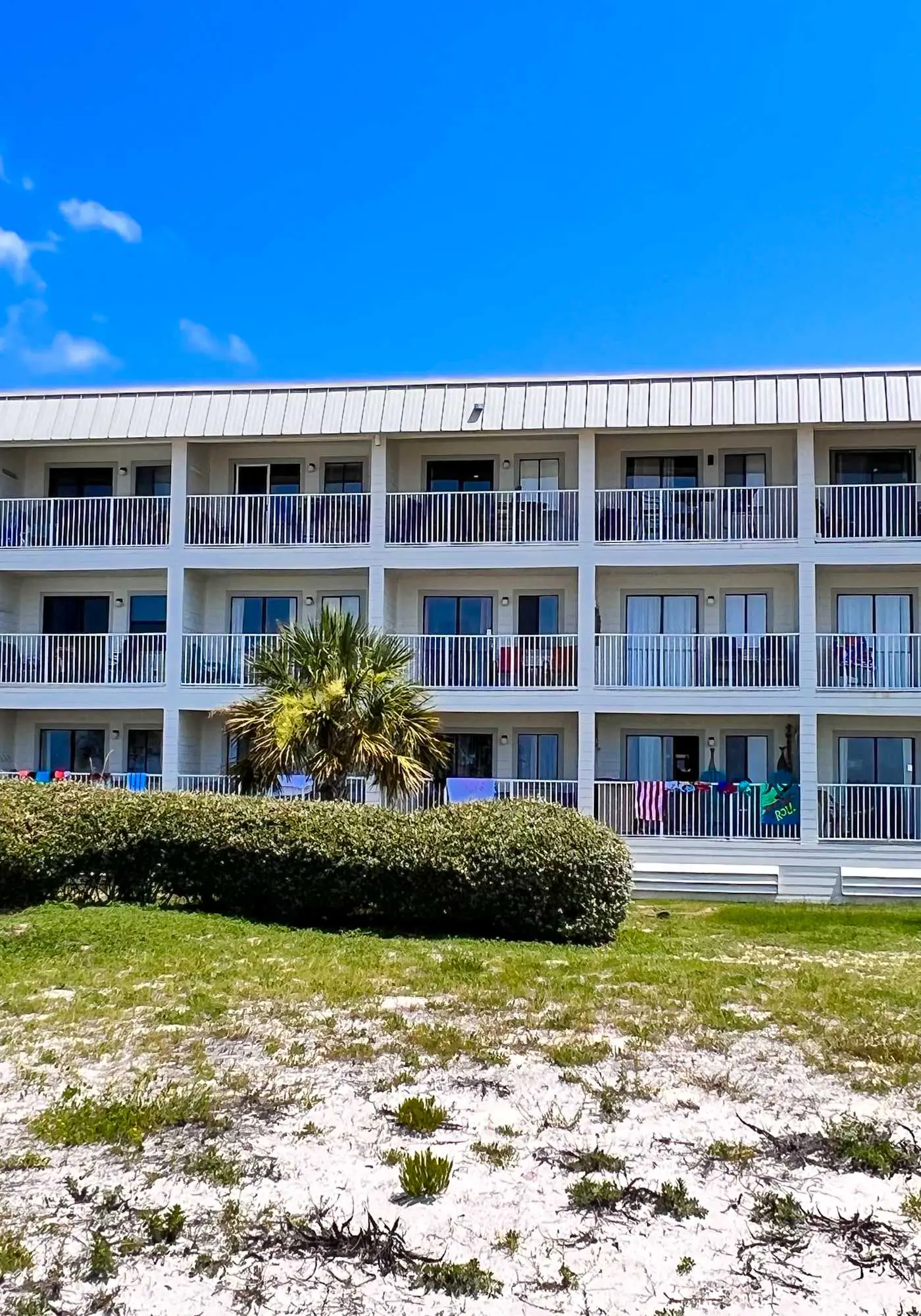 Bright oceanfront condo with pool, hot tub, sauna, tennis & central AC