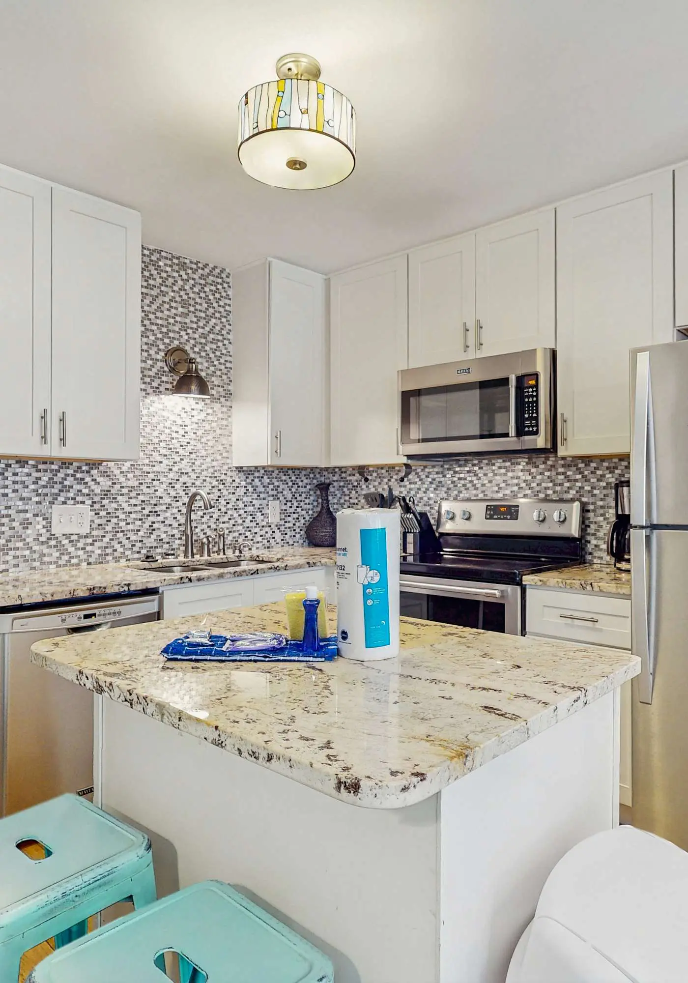 3rd-floor Gulf-view condo with hot tub, outdoor pool, tennis, balcony, elevator