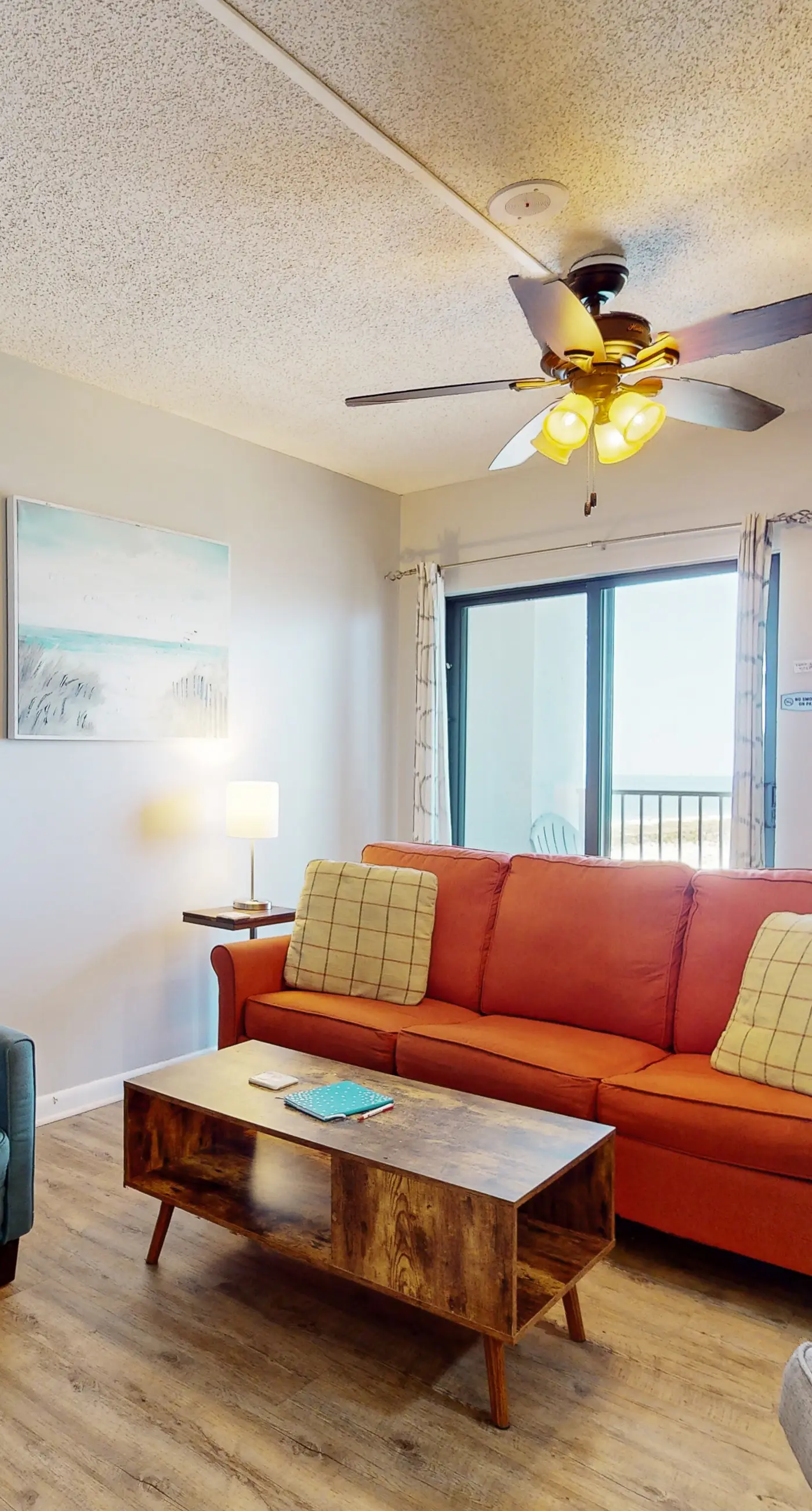 Snowbird-friendly condo with pools, hot tub, golf, tennis, WiFi, AC