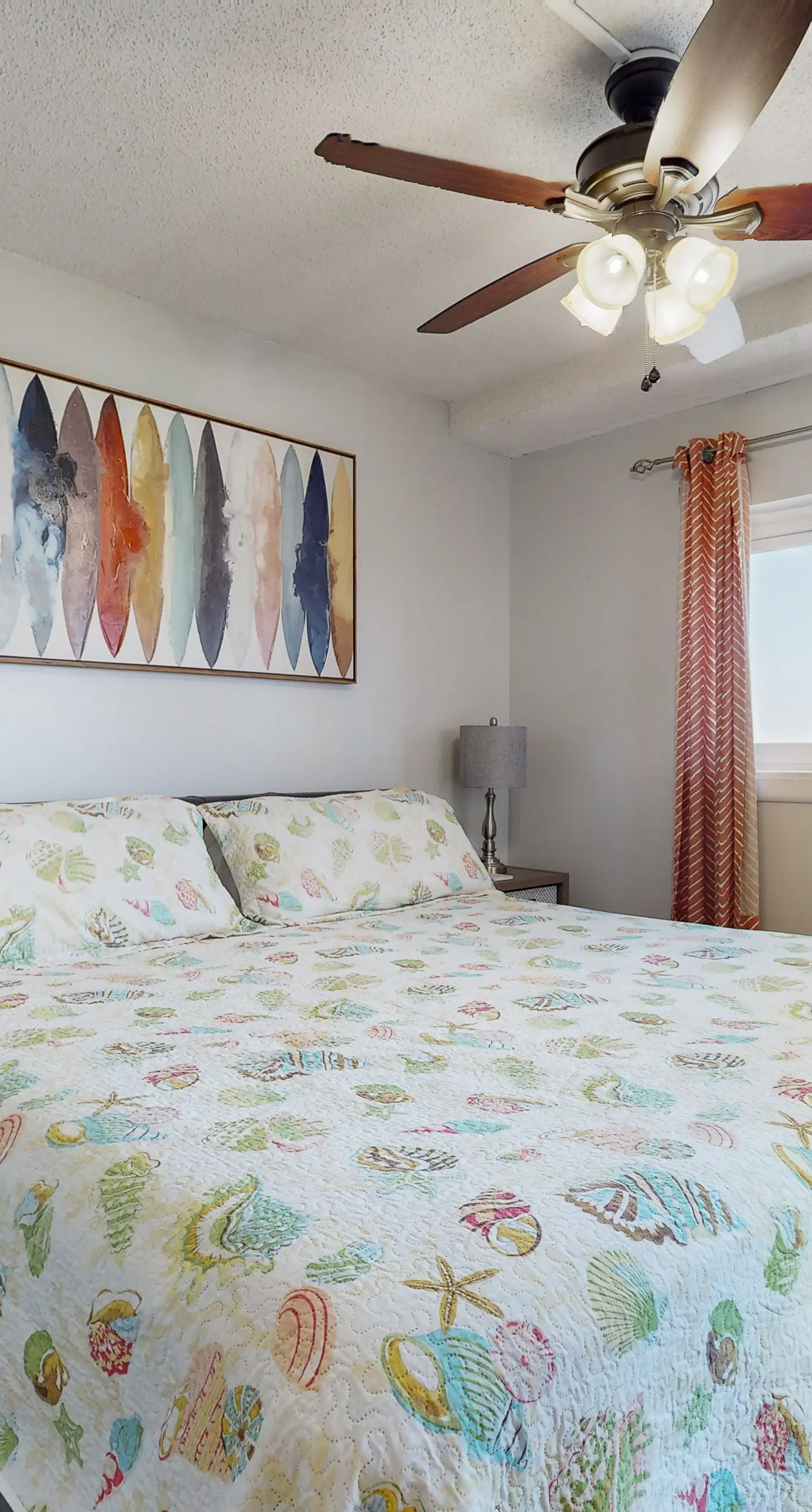 Snowbird-friendly condo with pools, hot tub, golf, tennis, WiFi, AC