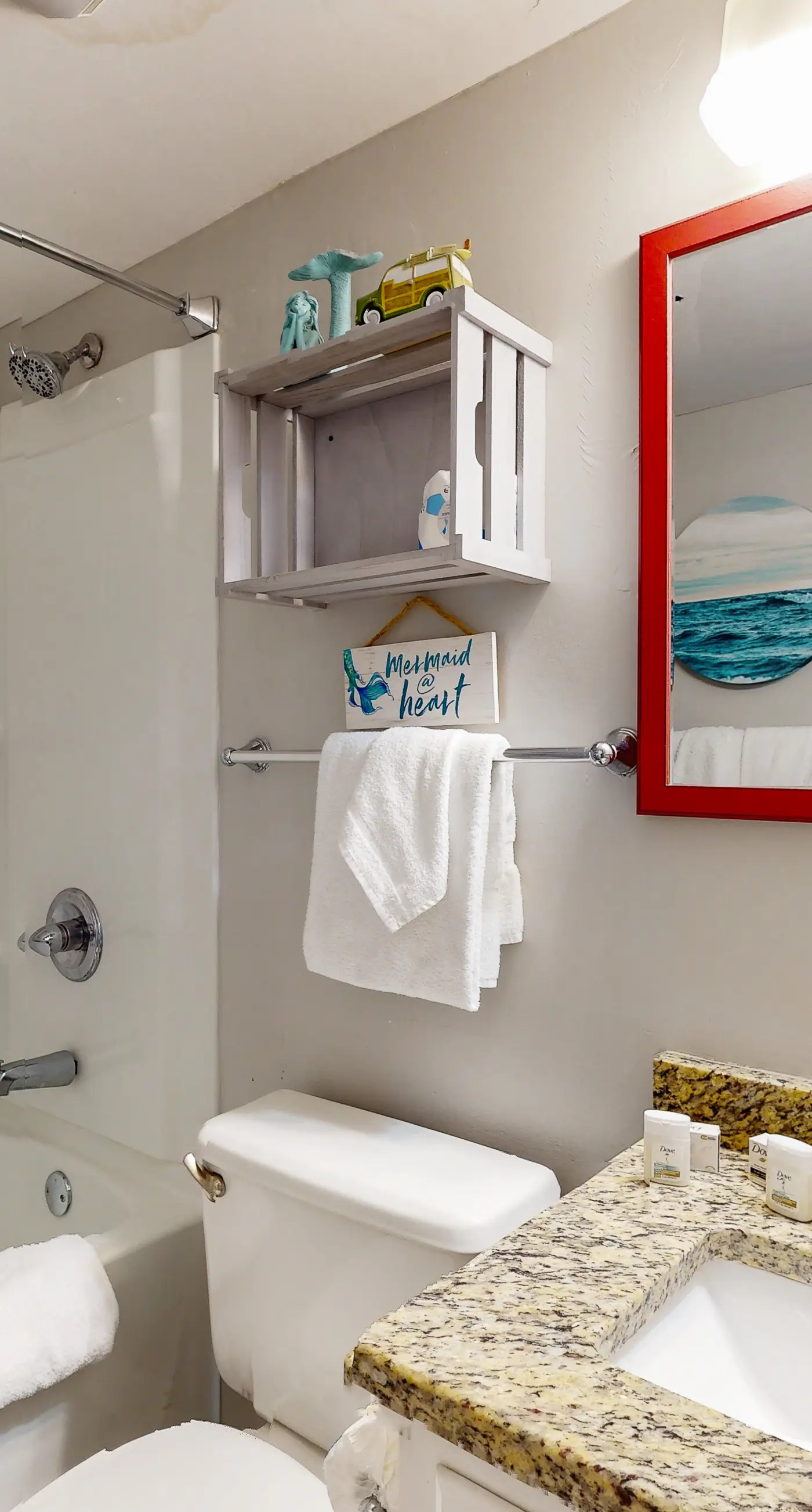 Snowbird-friendly condo with pools, hot tub, golf, tennis, WiFi, AC