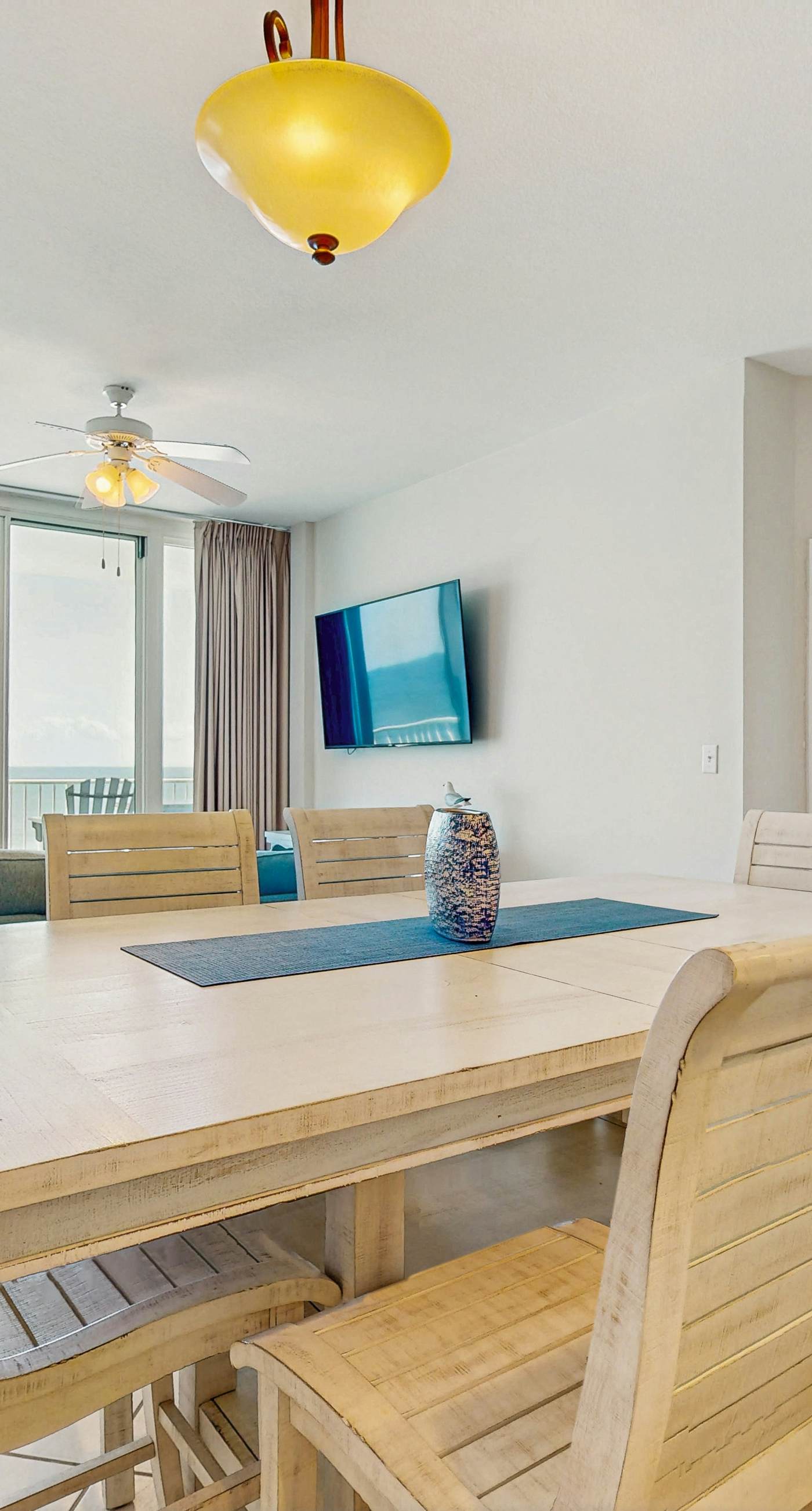 Bright beachfront condo w/ private balcony, zero-entry pool, gym, & hot tub