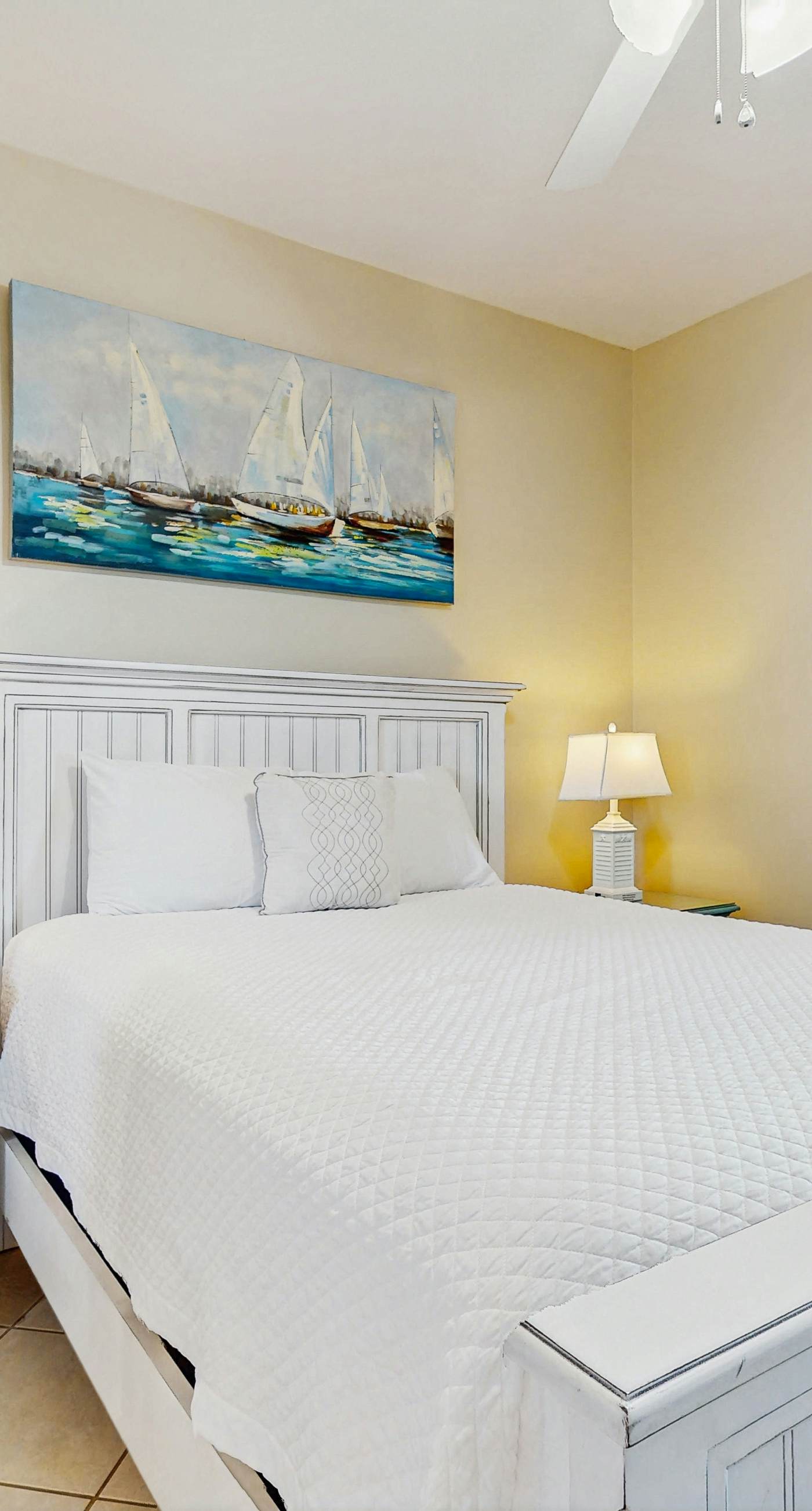 Bright beachfront condo w/ private balcony, zero-entry pool, gym, & hot tub