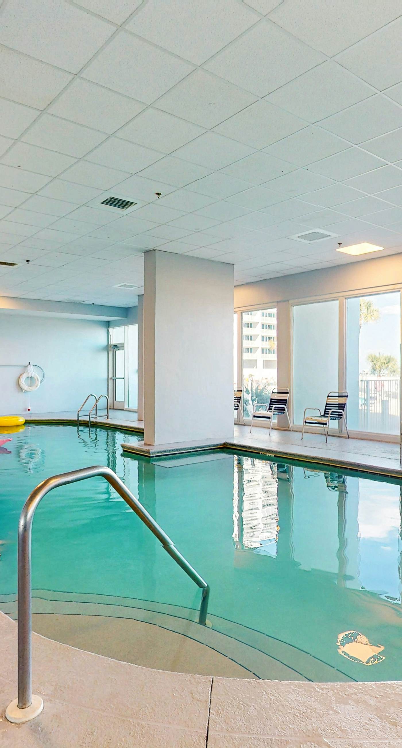 Bright beachfront condo w/ private balcony, zero-entry pool, gym, & hot tub