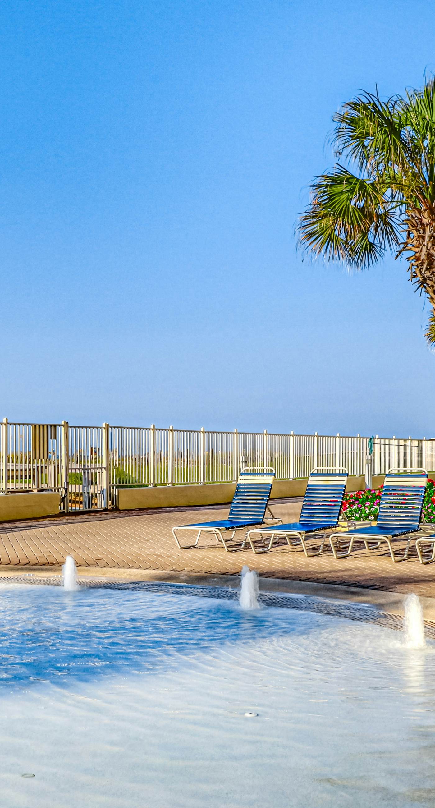Bright beachfront condo w/ private balcony, zero-entry pool, gym, & hot tub