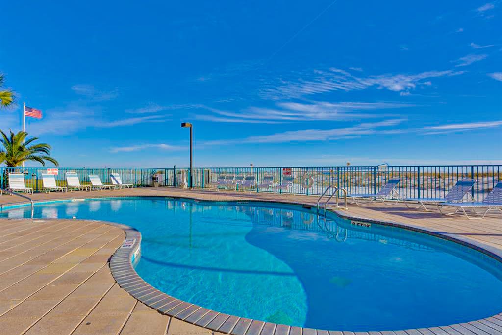 Beachfront condo w 7th-floor views, pools, W&D, WiFi, private balcony