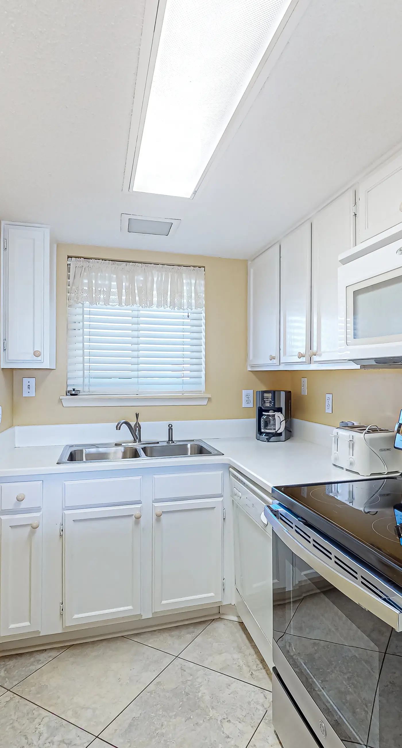 Beach/Gulf-front condo with water views, on-site pool, & private balcony