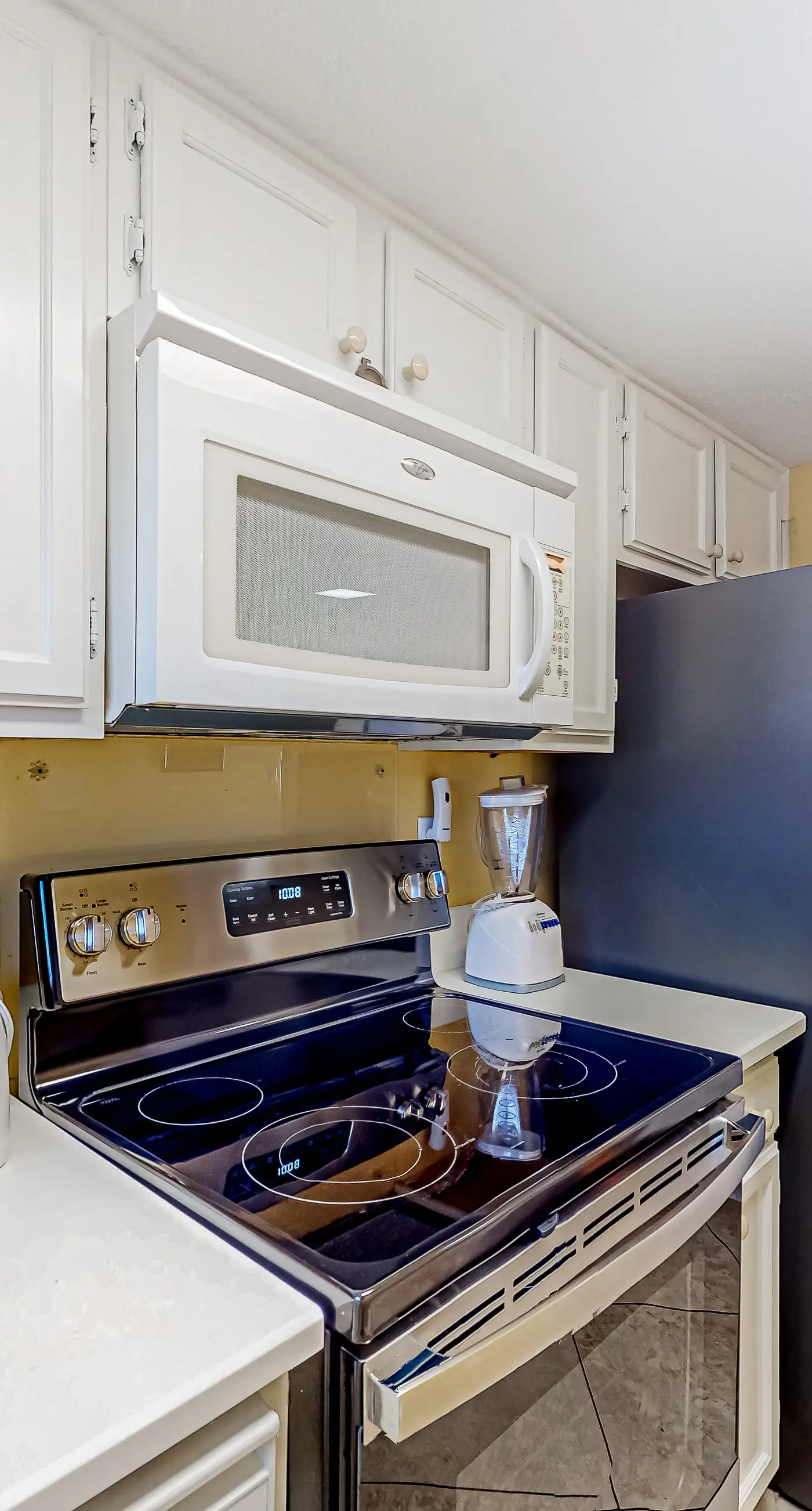 Beach/Gulf-front condo with water views, on-site pool, & private balcony