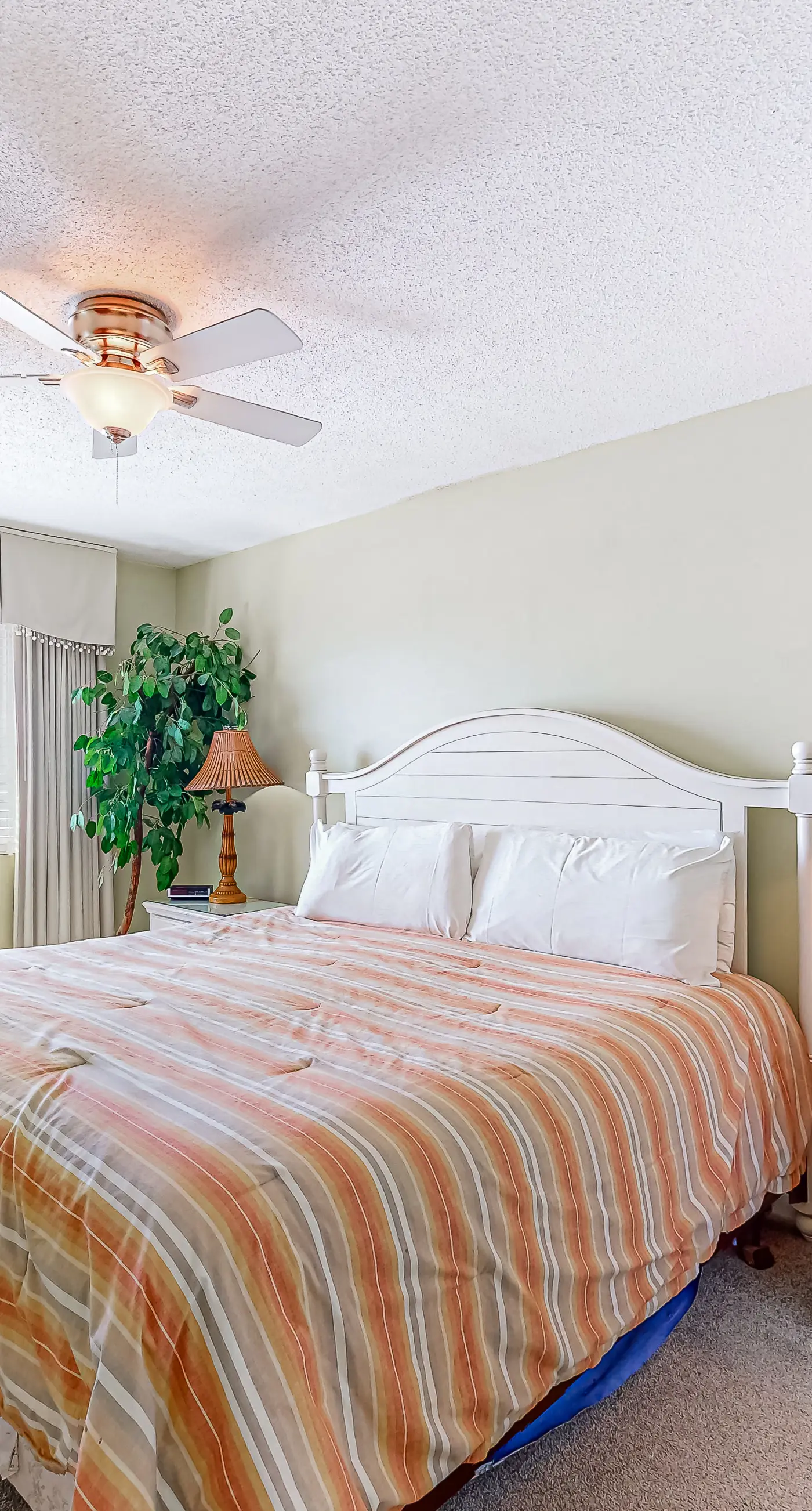 Beach/Gulf-front condo with water views, on-site pool, & private balcony