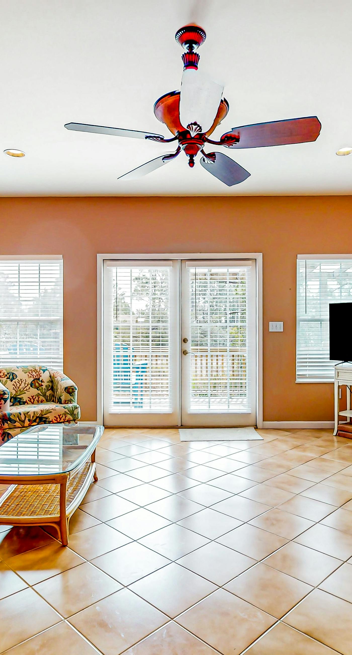 Sunny coastal hideaway with patio, large deck, W&D, & central AC