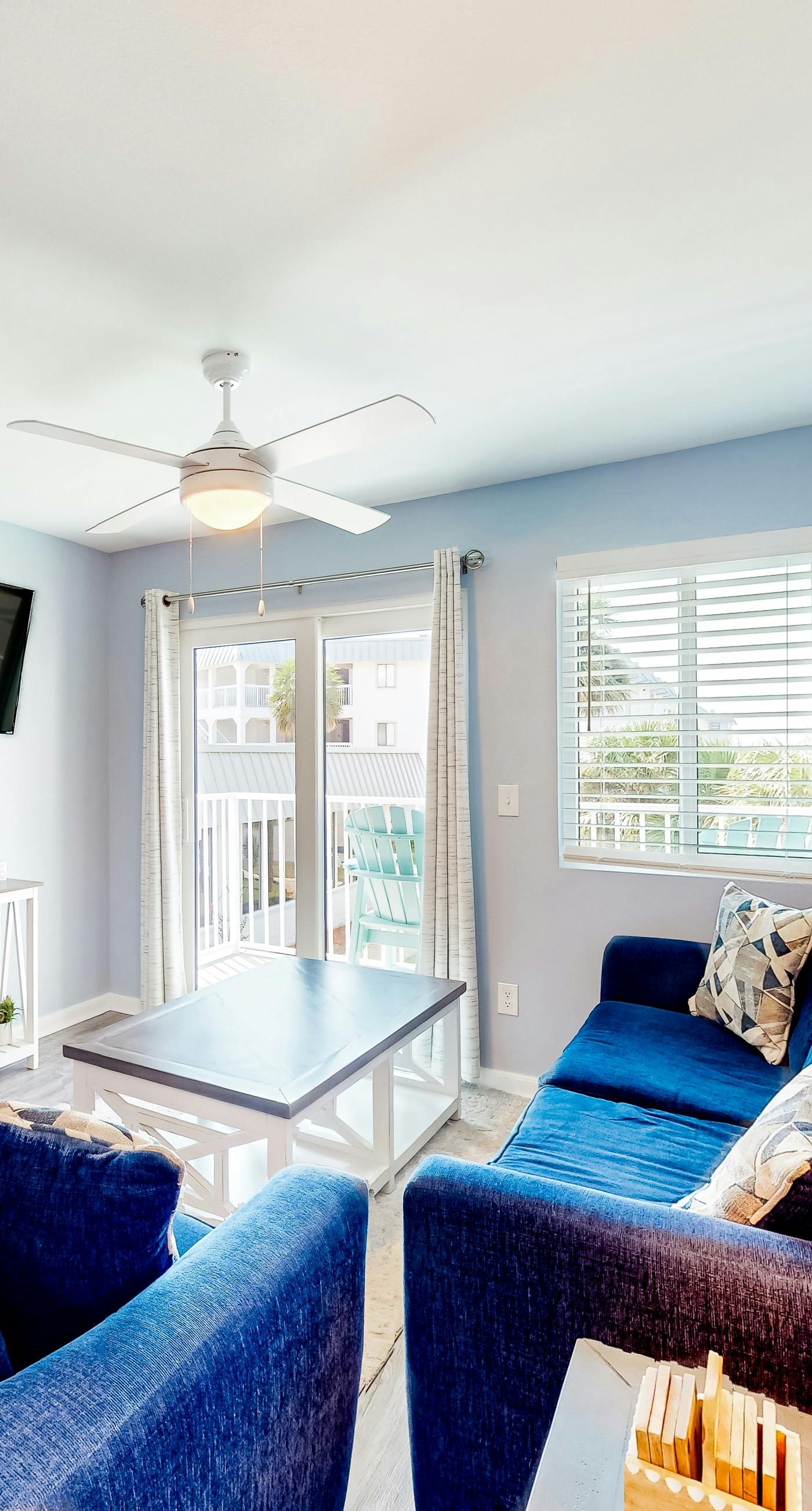 Beachfront condo with private balcony, pools, tennis, gyms, & saunas