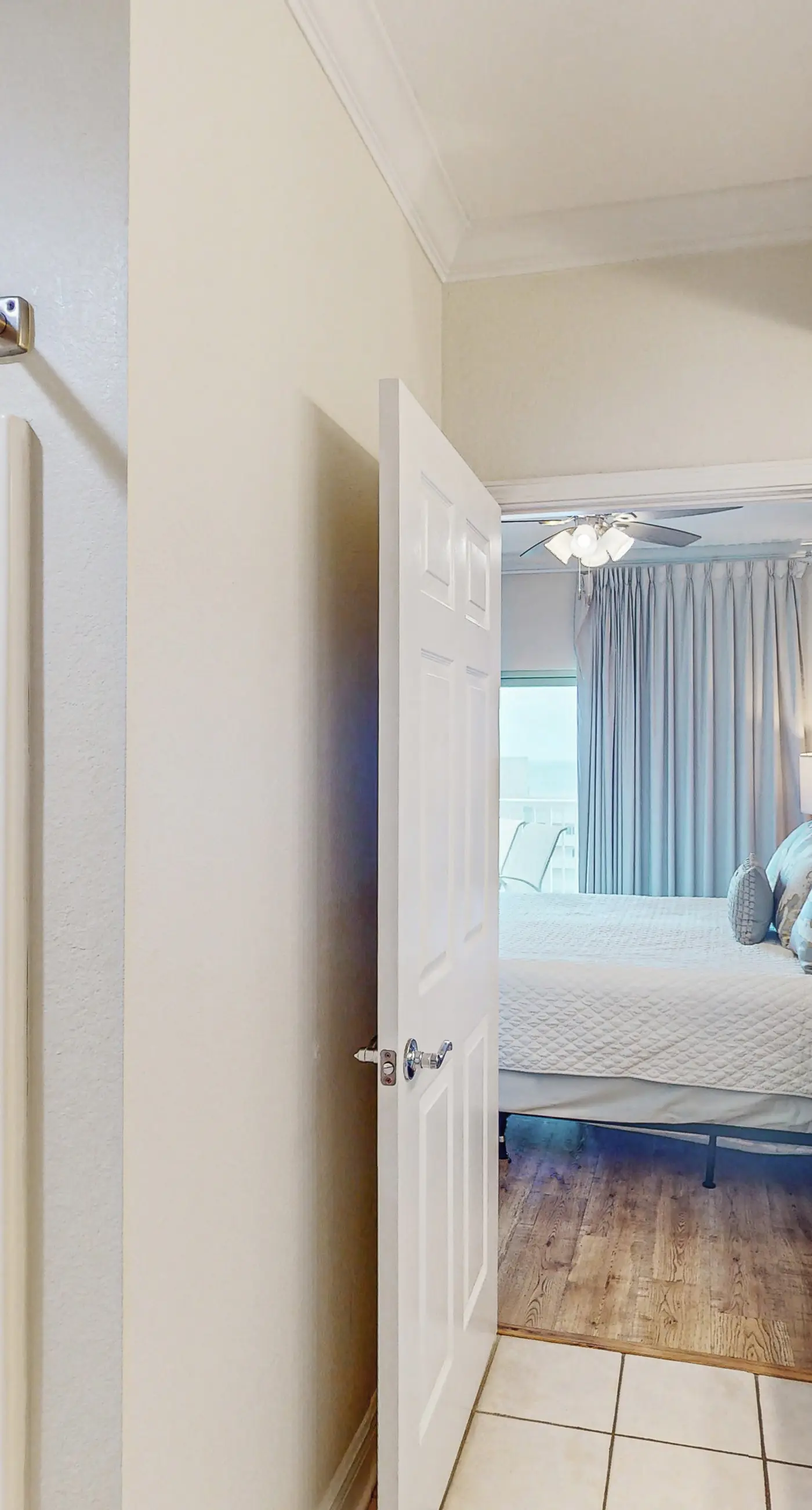 Gulf view condo with resort amenities, scenic balcony, open layout, W&D, & AC