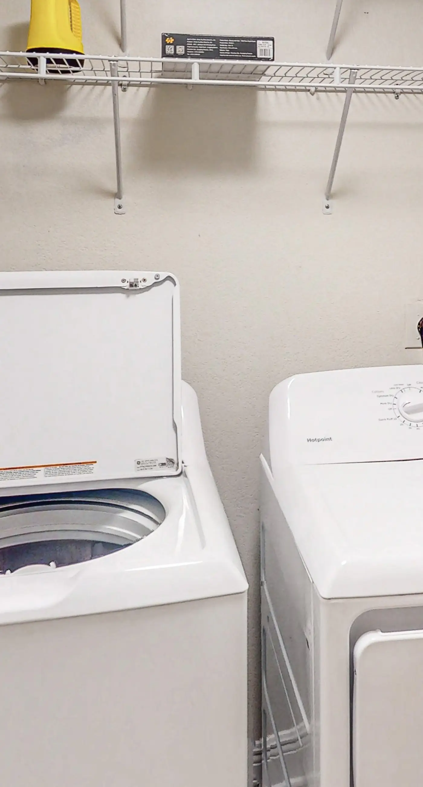 Gulf view condo with resort amenities, scenic balcony, open layout, W&D, & AC