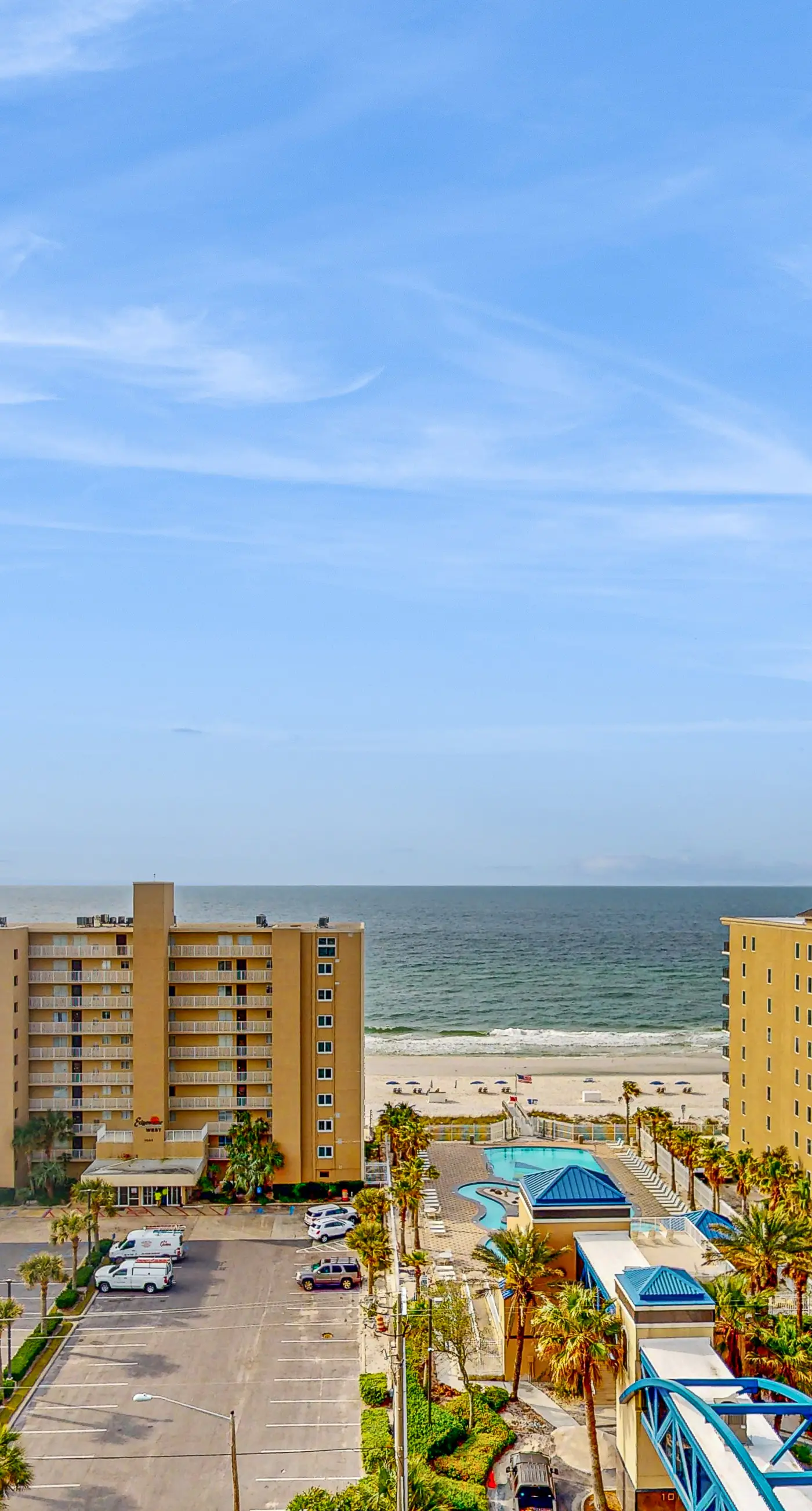 Gulf view condo with resort amenities, scenic balcony, open layout, W&D, & AC