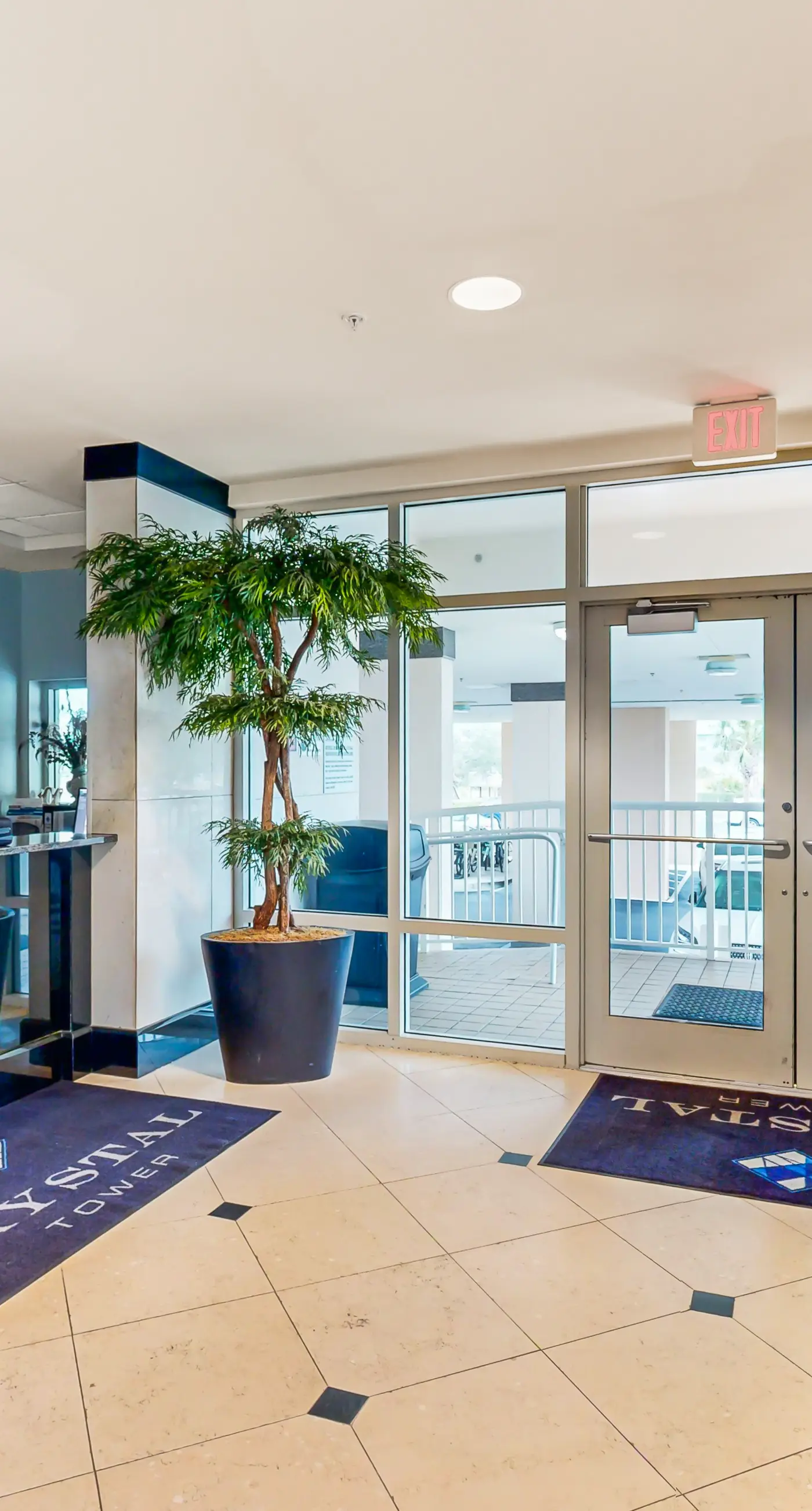 Gulf view condo with resort amenities, scenic balcony, open layout, W&D, & AC