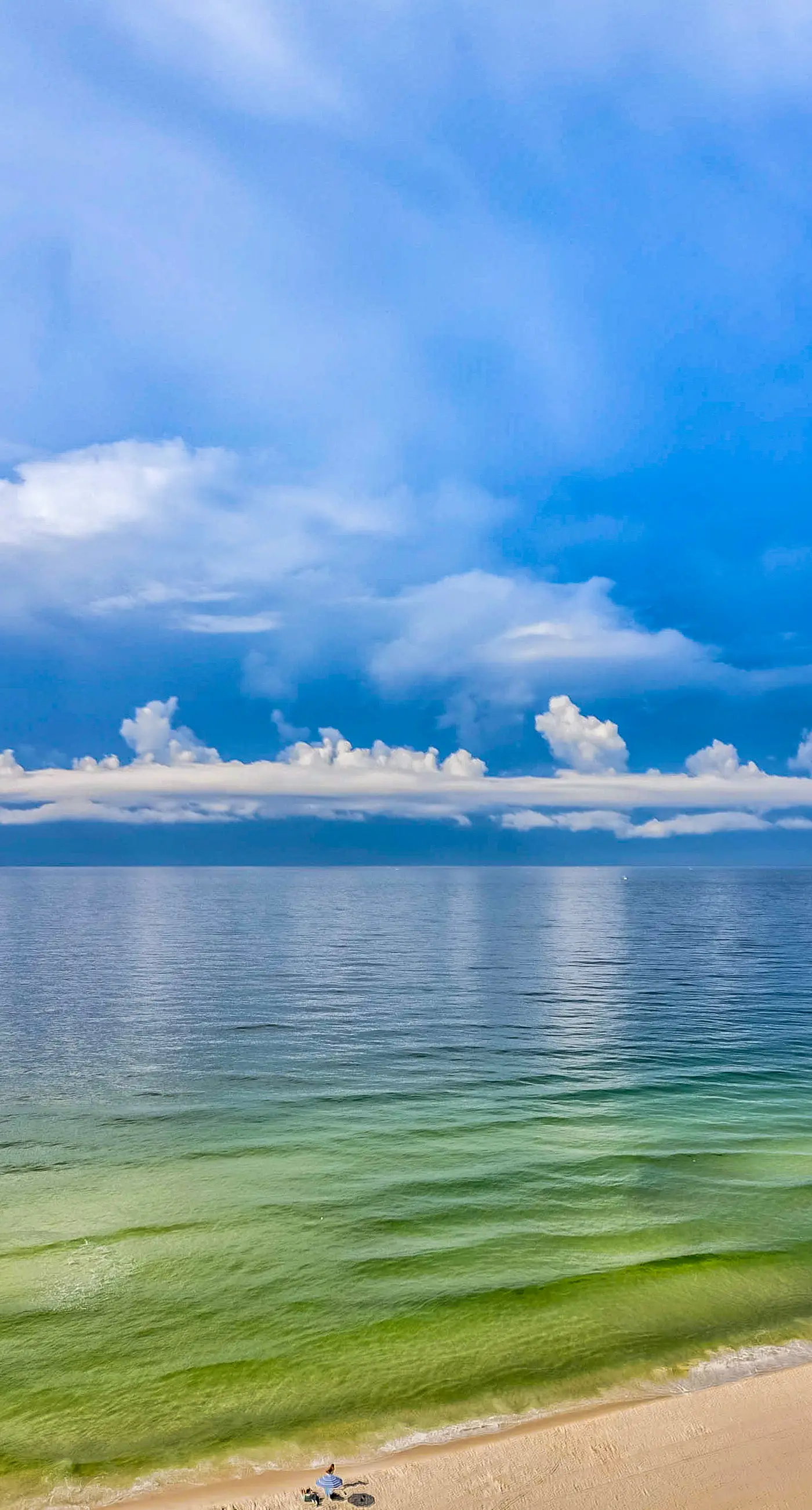 Gulf view condo with resort amenities, scenic balcony, open layout, W&D, & AC