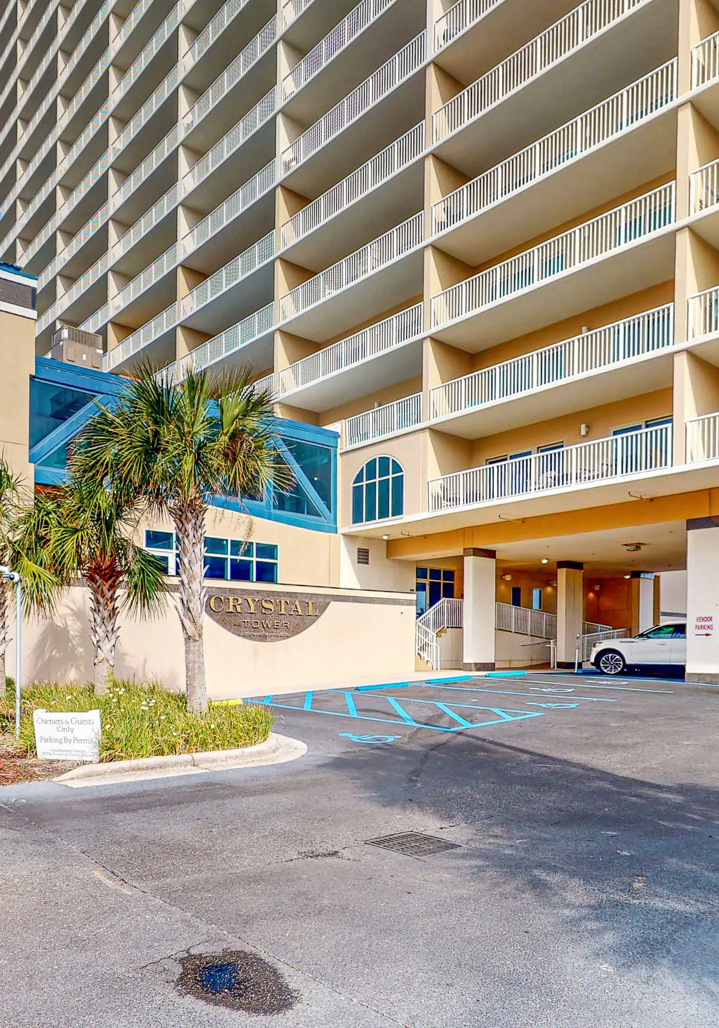 Gulf view condo with resort amenities, scenic balcony, open layout, W&D, & AC