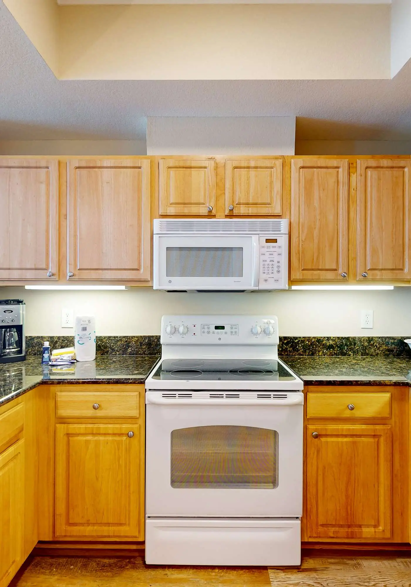 Gulf view condo on top floor with pools, hot tubs, saunas, gym & beach access