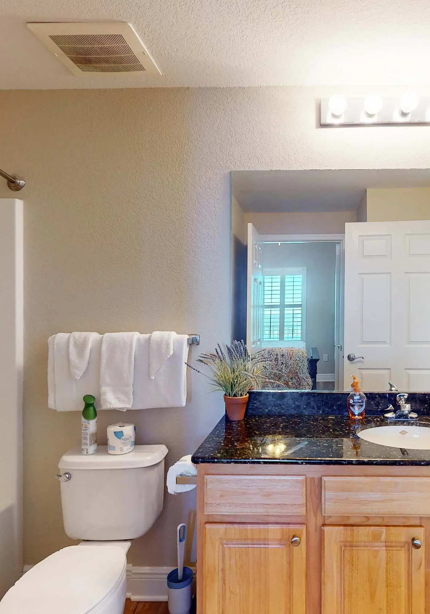 Gulf view condo on top floor with pools, hot tubs, saunas, gym & beach access