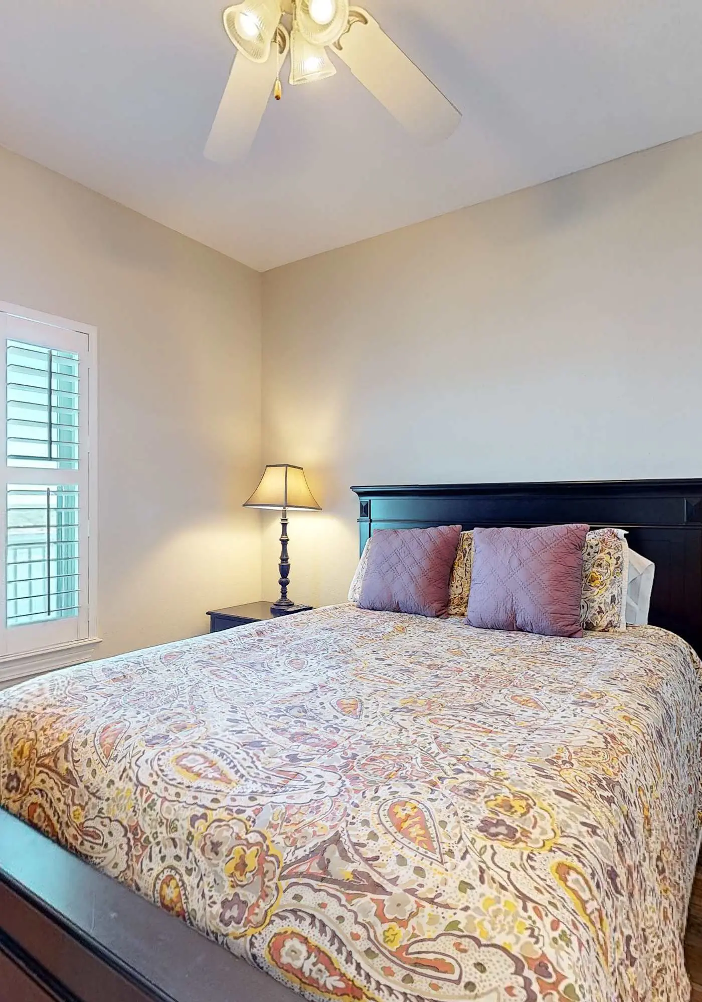 Gulf view condo on top floor with pools, hot tubs, saunas, gym & beach access