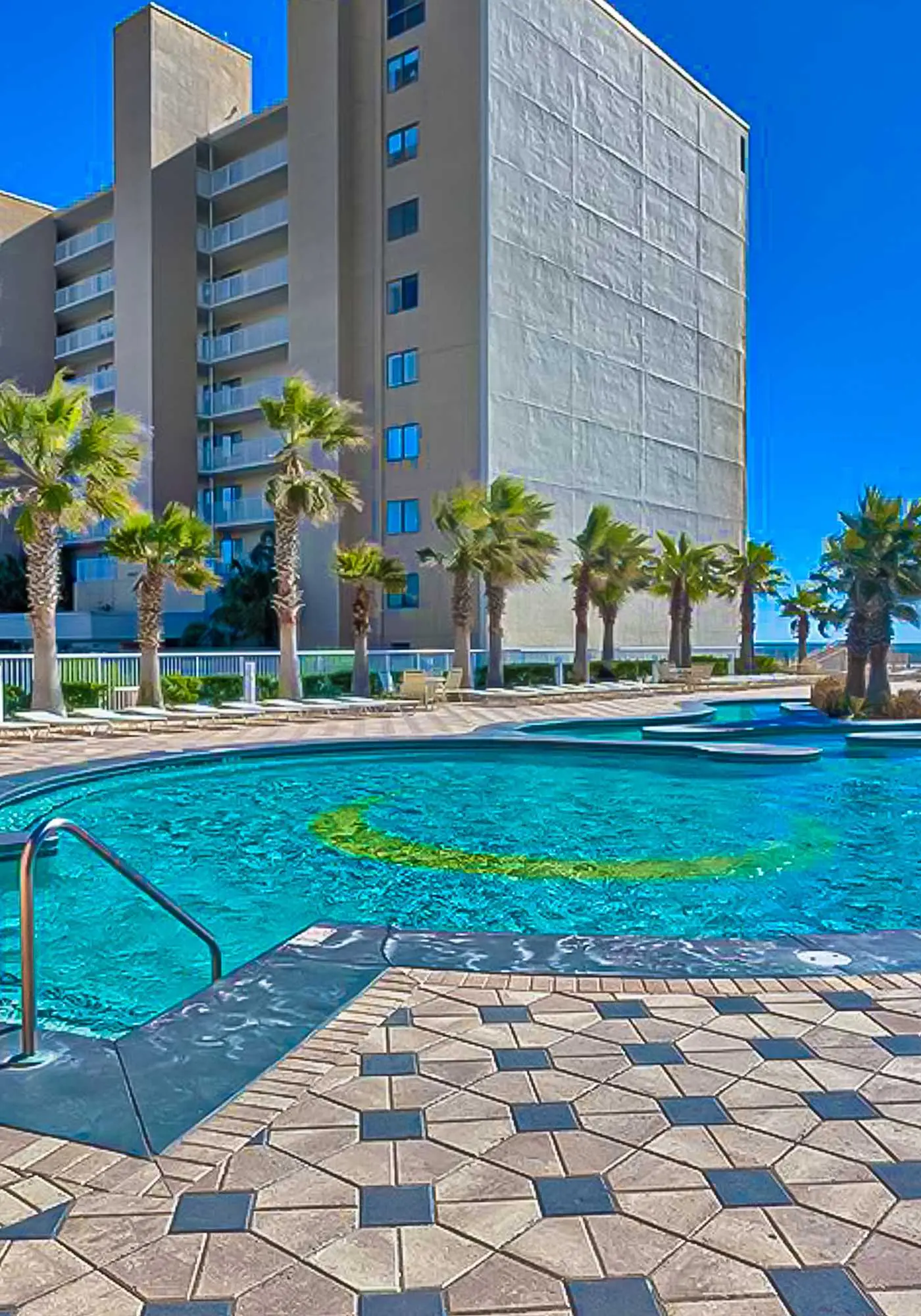 Gulf view condo on top floor with pools, hot tubs, saunas, gym & beach access