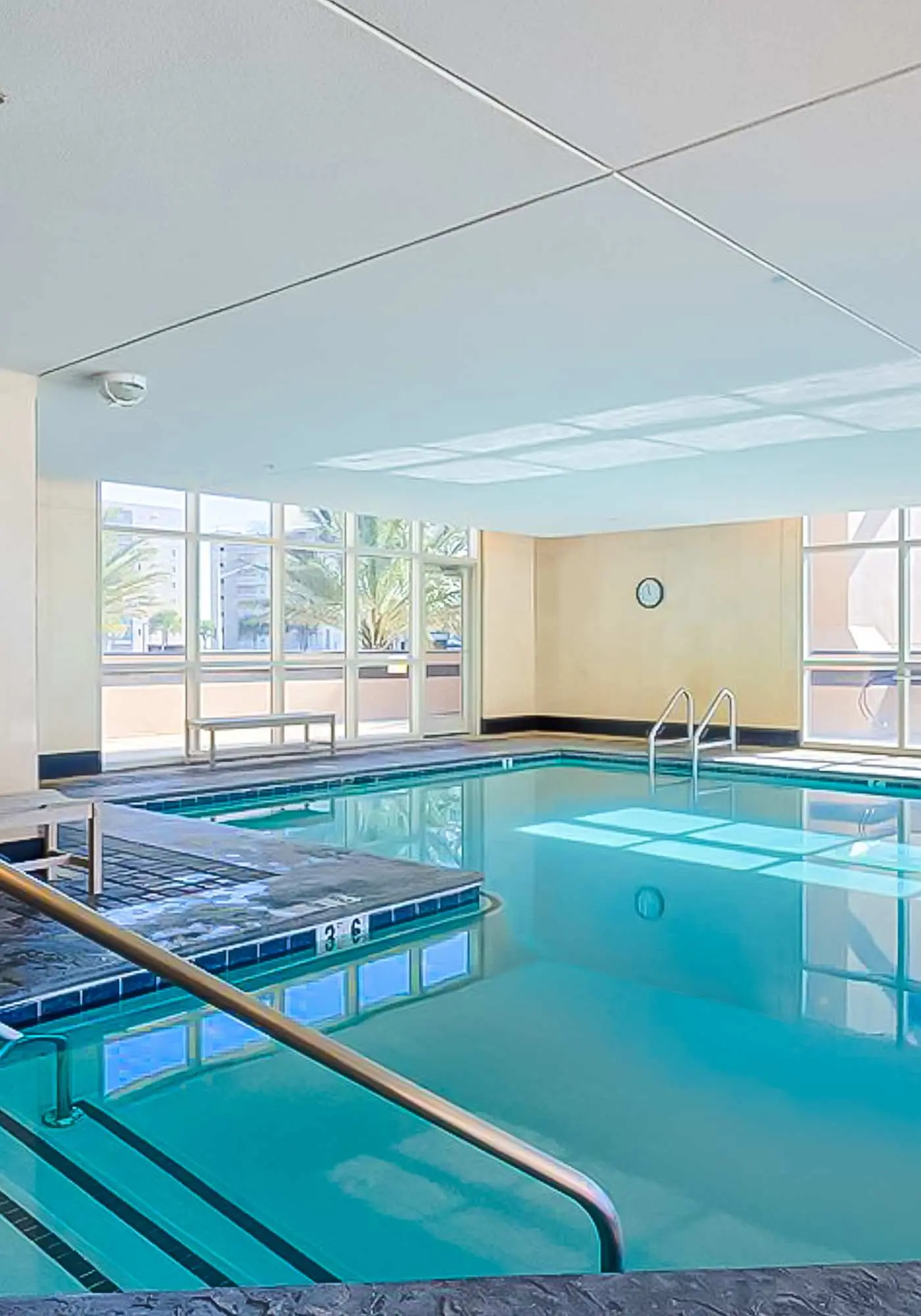 Gulf view condo on top floor with pools, hot tubs, saunas, gym & beach access