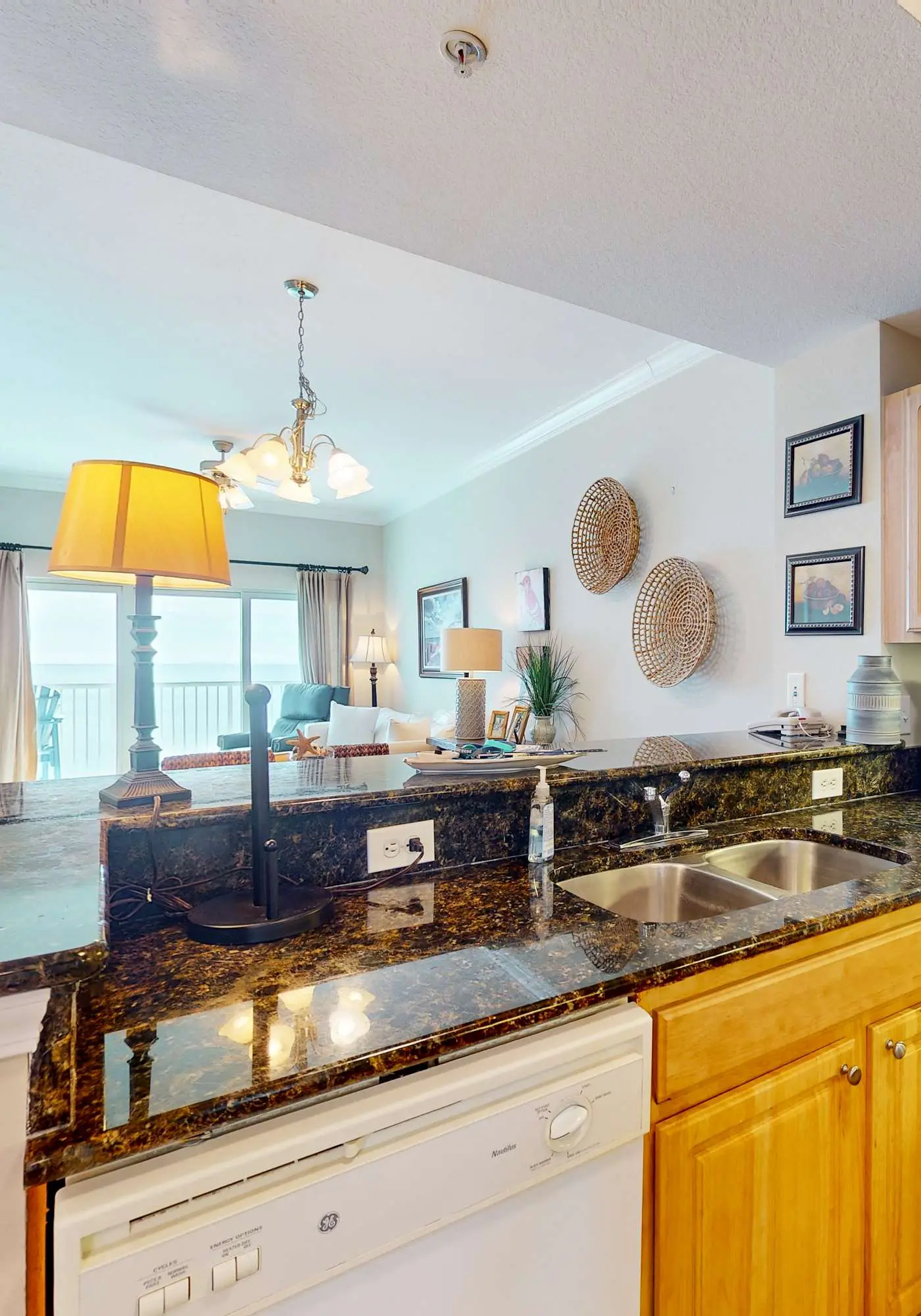 Gulf view condo on top floor with pools, hot tubs, saunas, gym & beach access