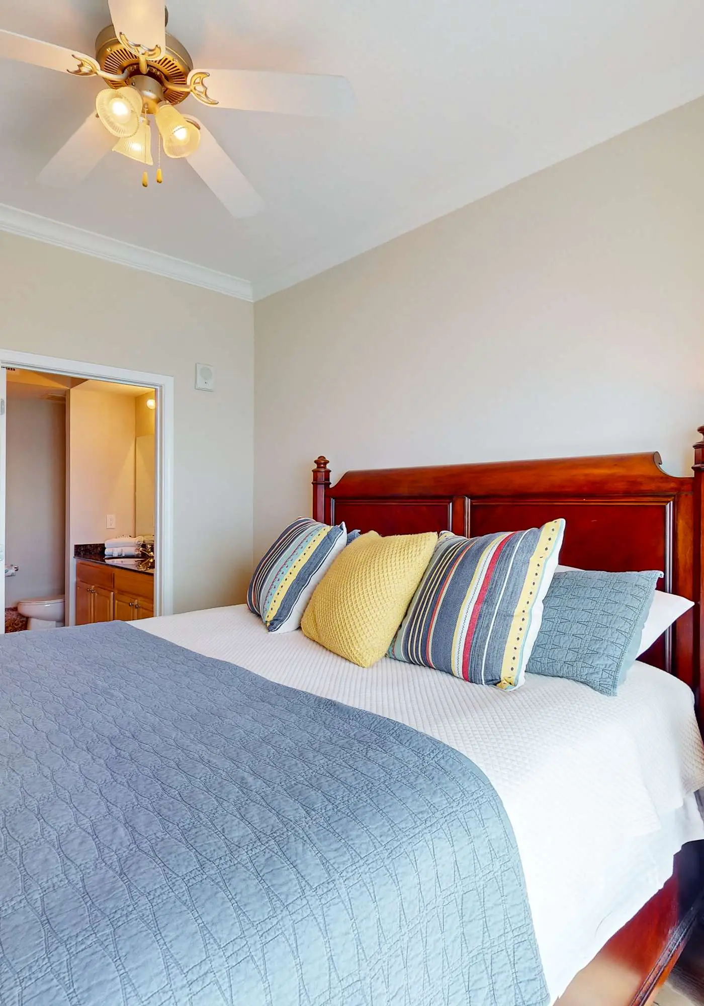 Gulf view condo on top floor with pools, hot tubs, saunas, gym & beach access