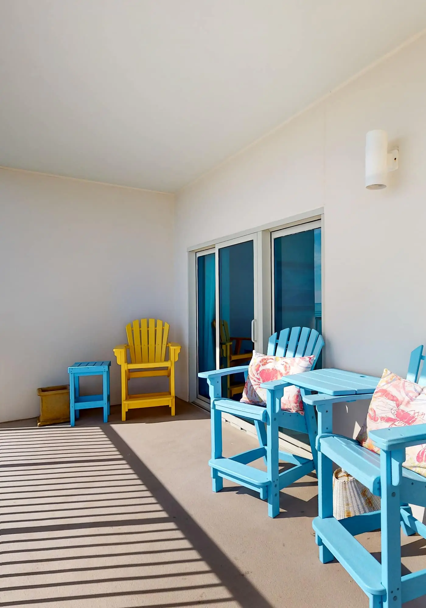 Gulf view condo on top floor with pools, hot tubs, saunas, gym & beach access