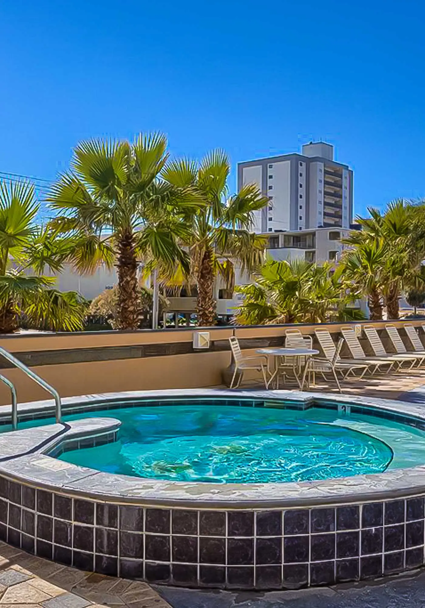 Gulf view condo on top floor with pools, hot tubs, saunas, gym & beach access