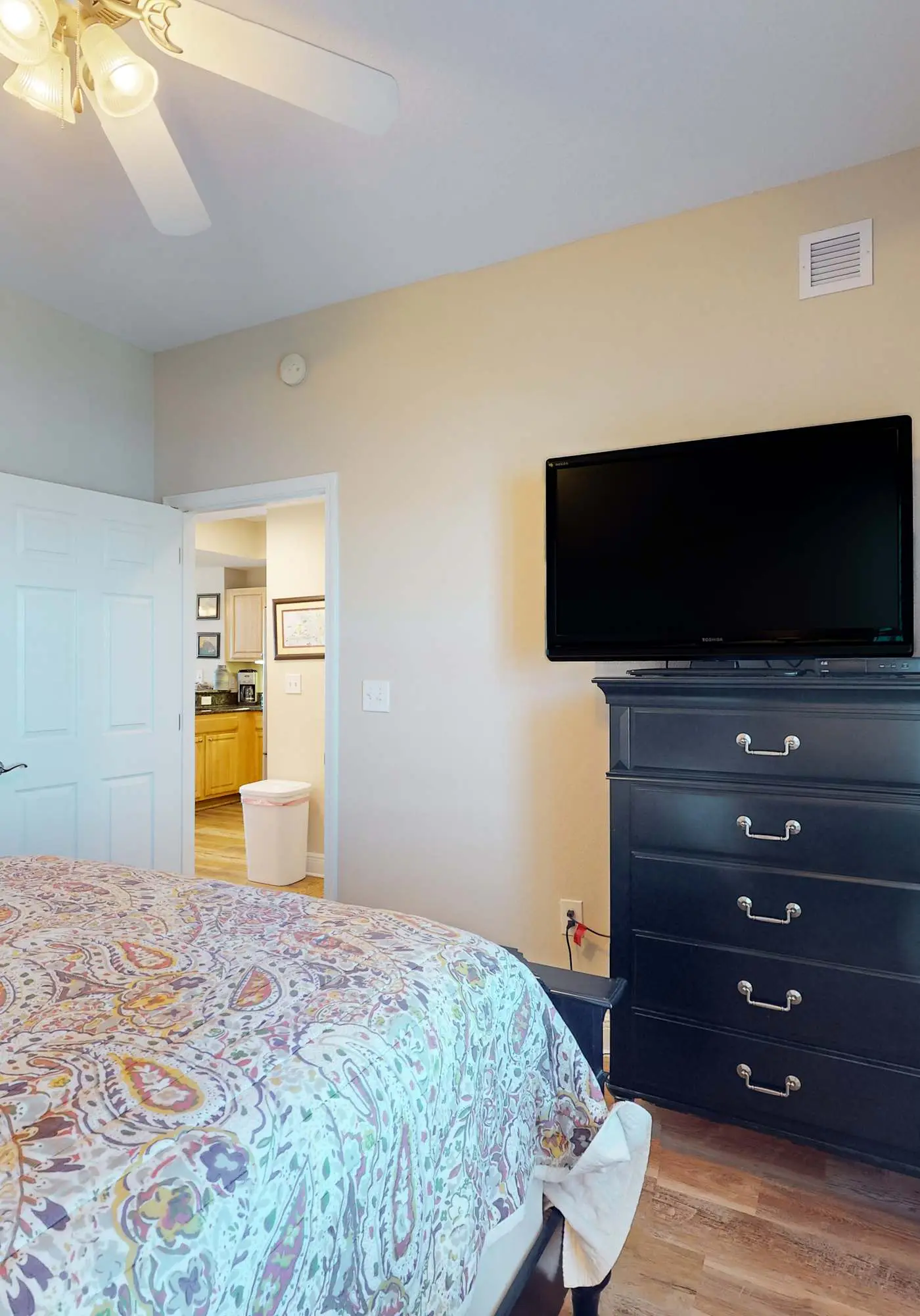 Gulf view condo on top floor with pools, hot tubs, saunas, gym & beach access
