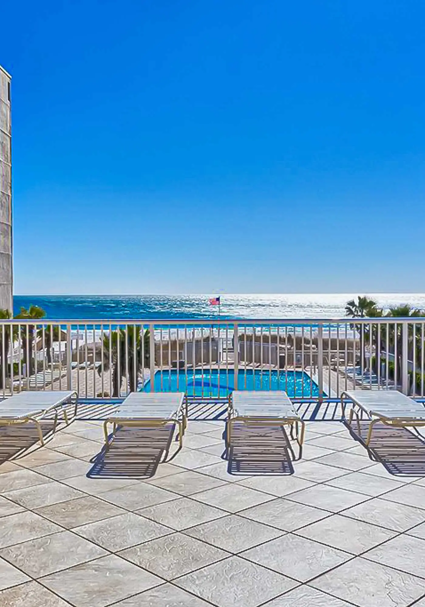 Gulf view condo on top floor with pools, hot tubs, saunas, gym & beach access