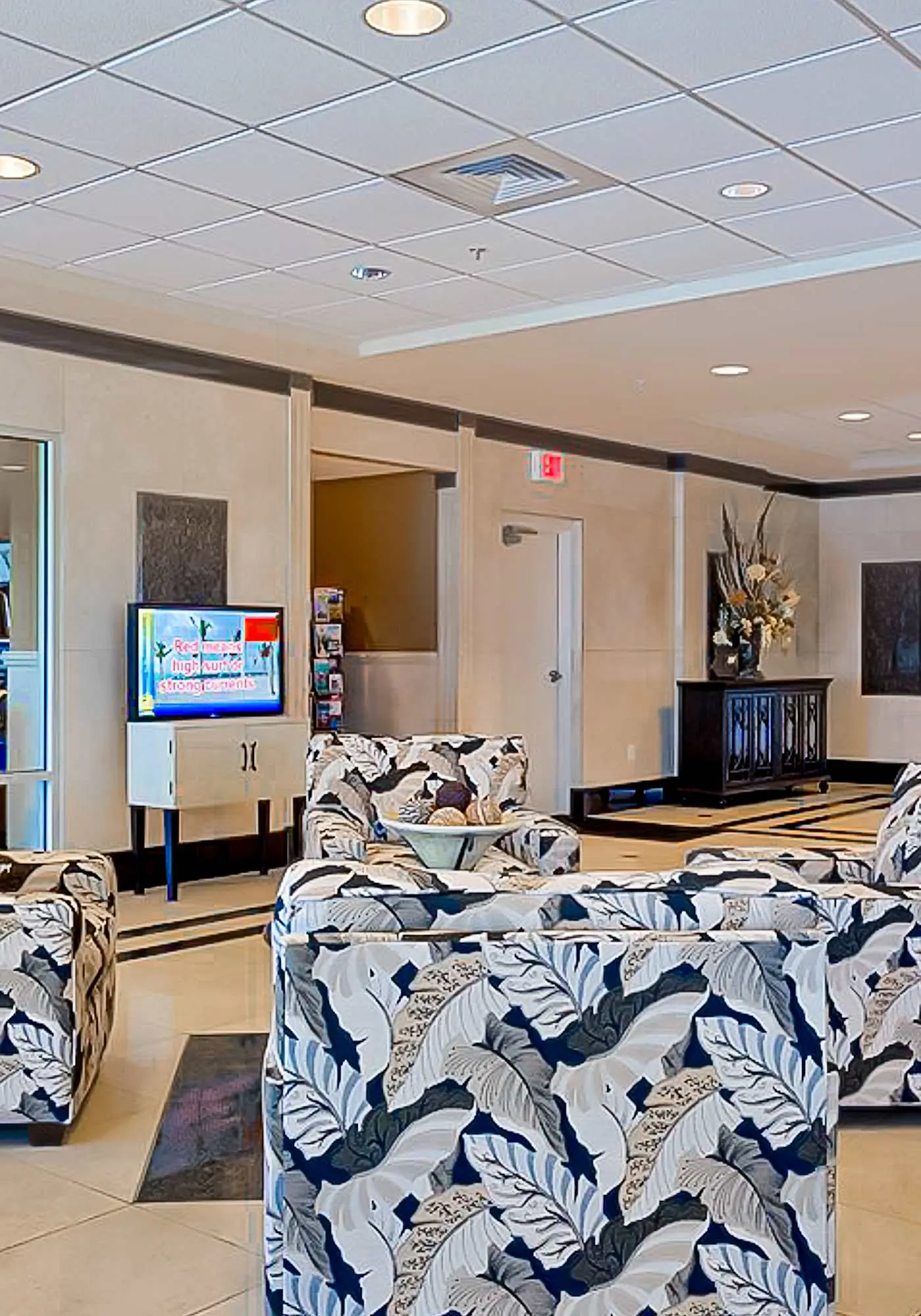 Gulf view condo on top floor with pools, hot tubs, saunas, gym & beach access