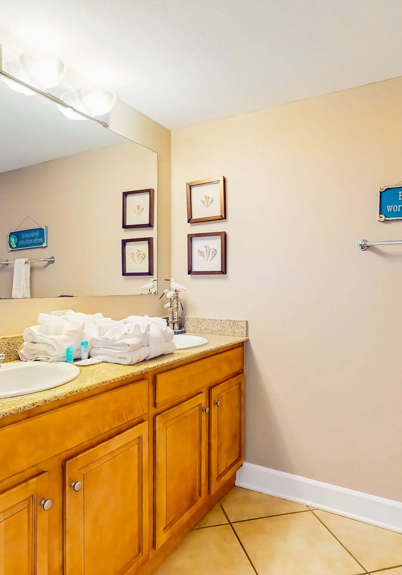 Gulf-view retreat with washer,dryer, AC, pool, sauna, & fitness center
