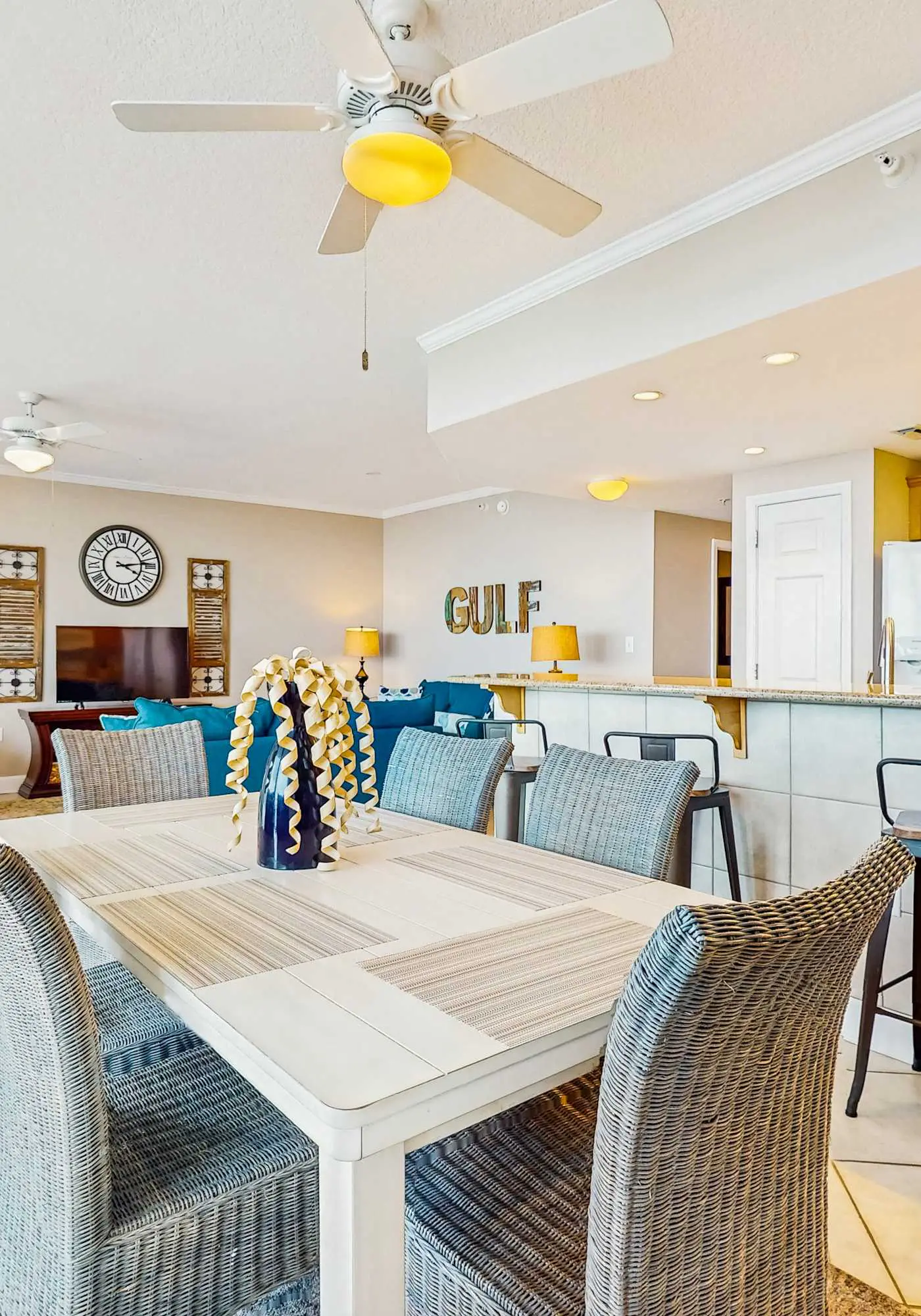 Gulf-view retreat with washer,dryer, AC, pool, sauna, & fitness center