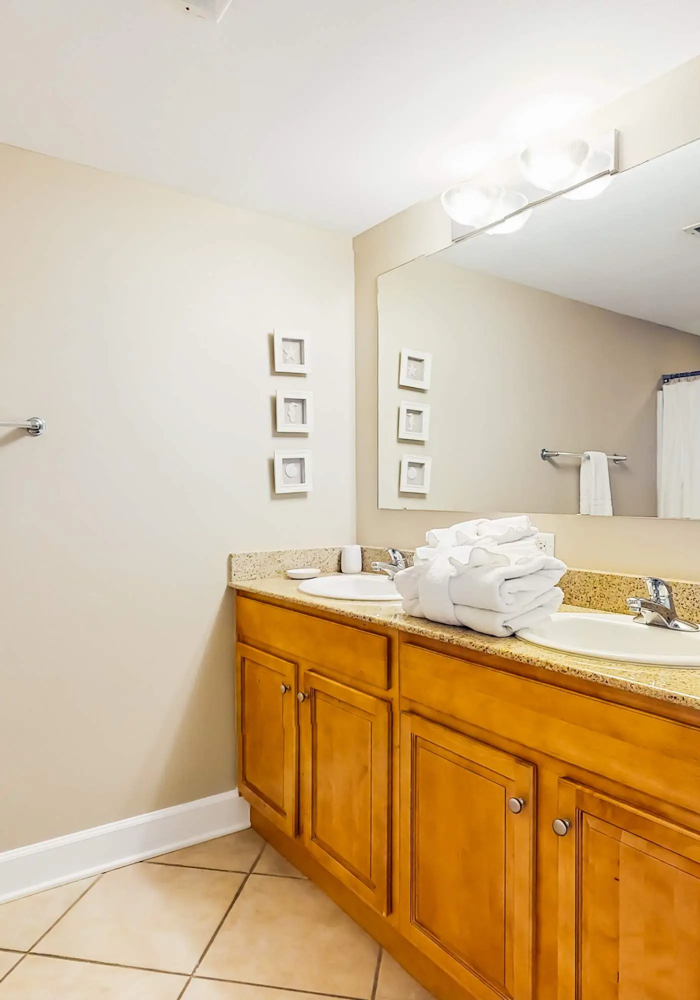 Gulf-view retreat with washer,dryer, AC, pool, sauna, & fitness center