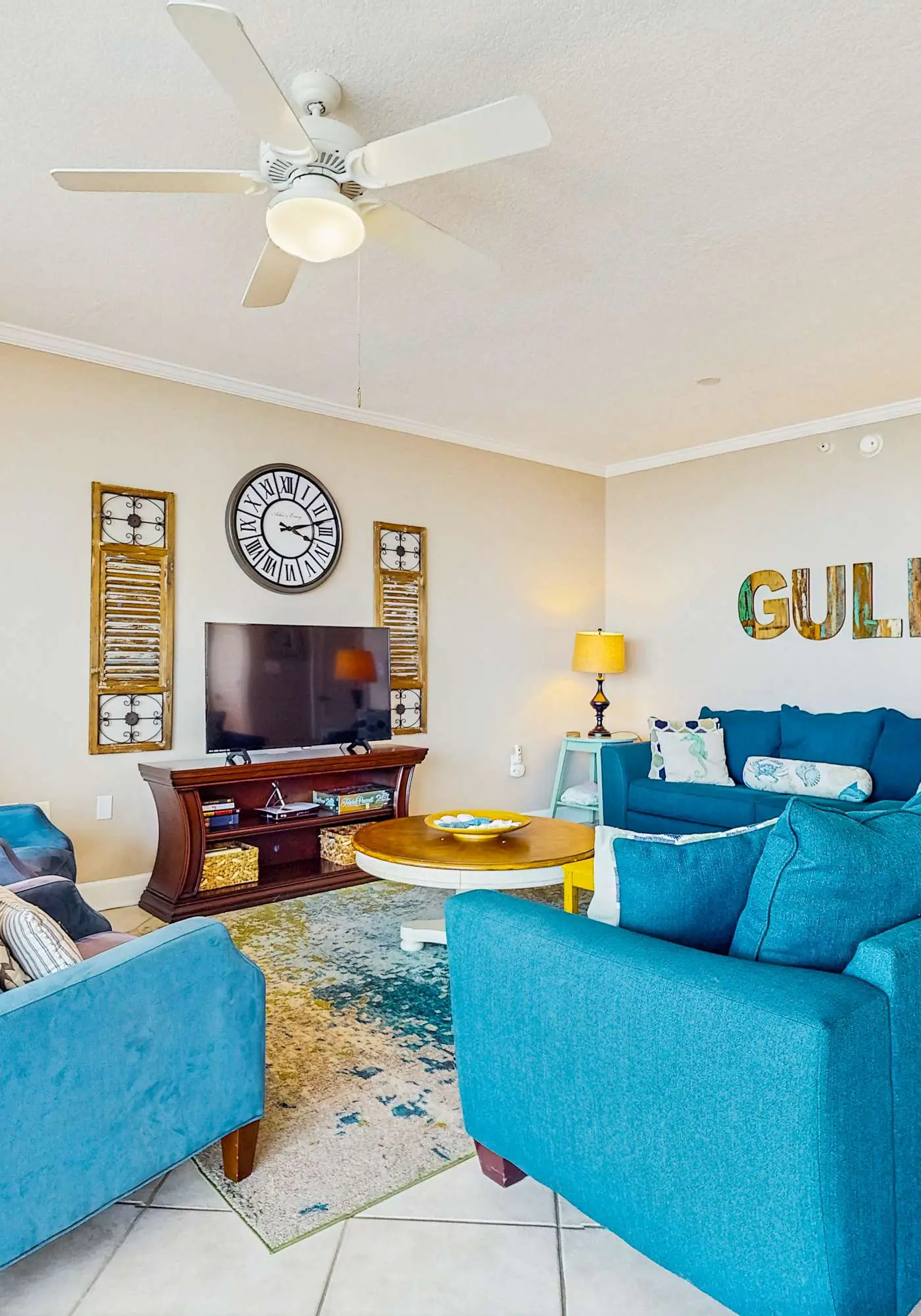 Gulf-view retreat with washer,dryer, AC, pool, sauna, & fitness center