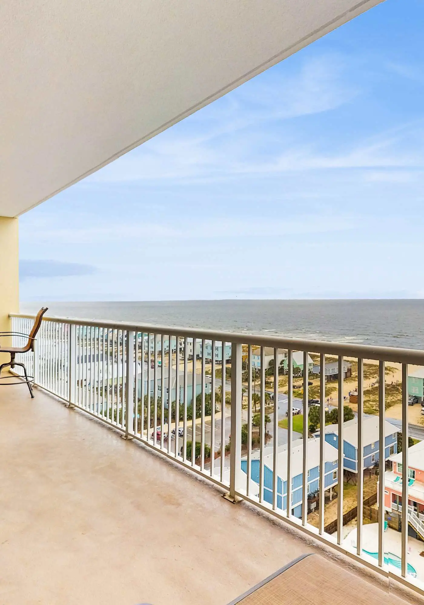 Gulf-view retreat with washer,dryer, AC, pool, sauna, & fitness center