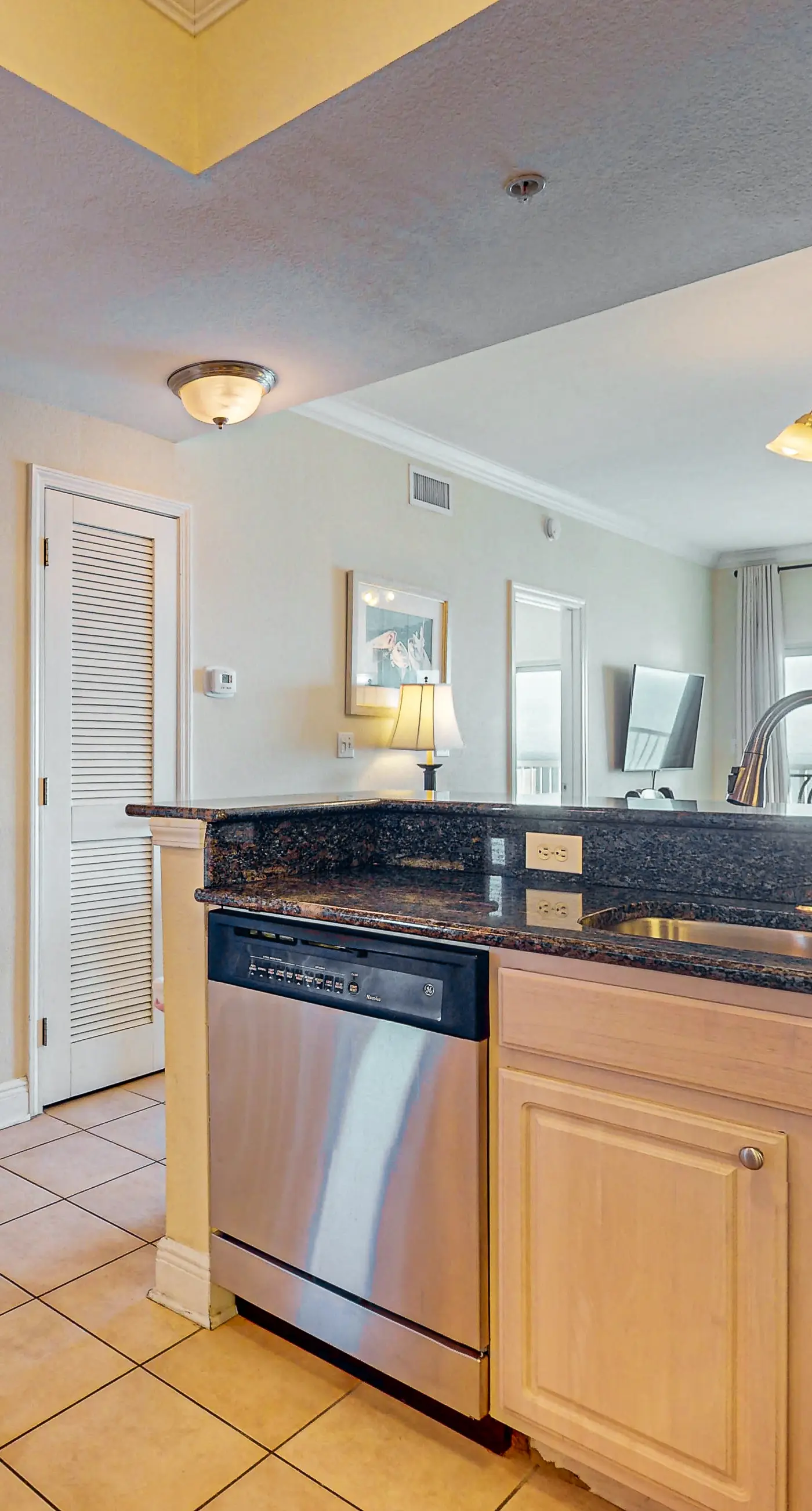 Ocean-view condo w/skywalk to beach, indoor/outdoor pools, lazy river, WiFi, W/D