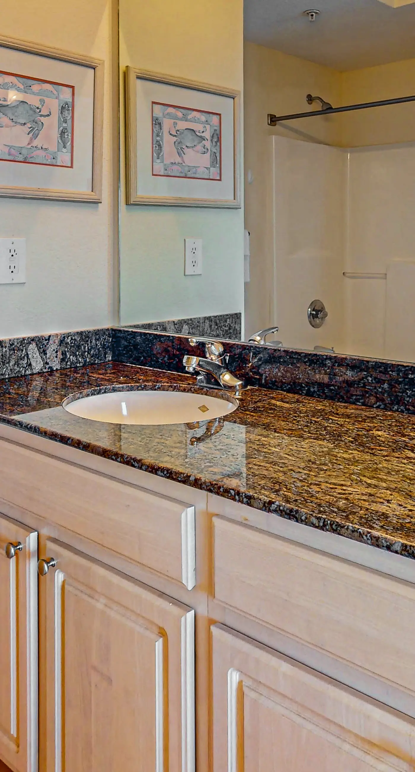 Ocean-view condo w/skywalk to beach, indoor/outdoor pools, lazy river, WiFi, W/D