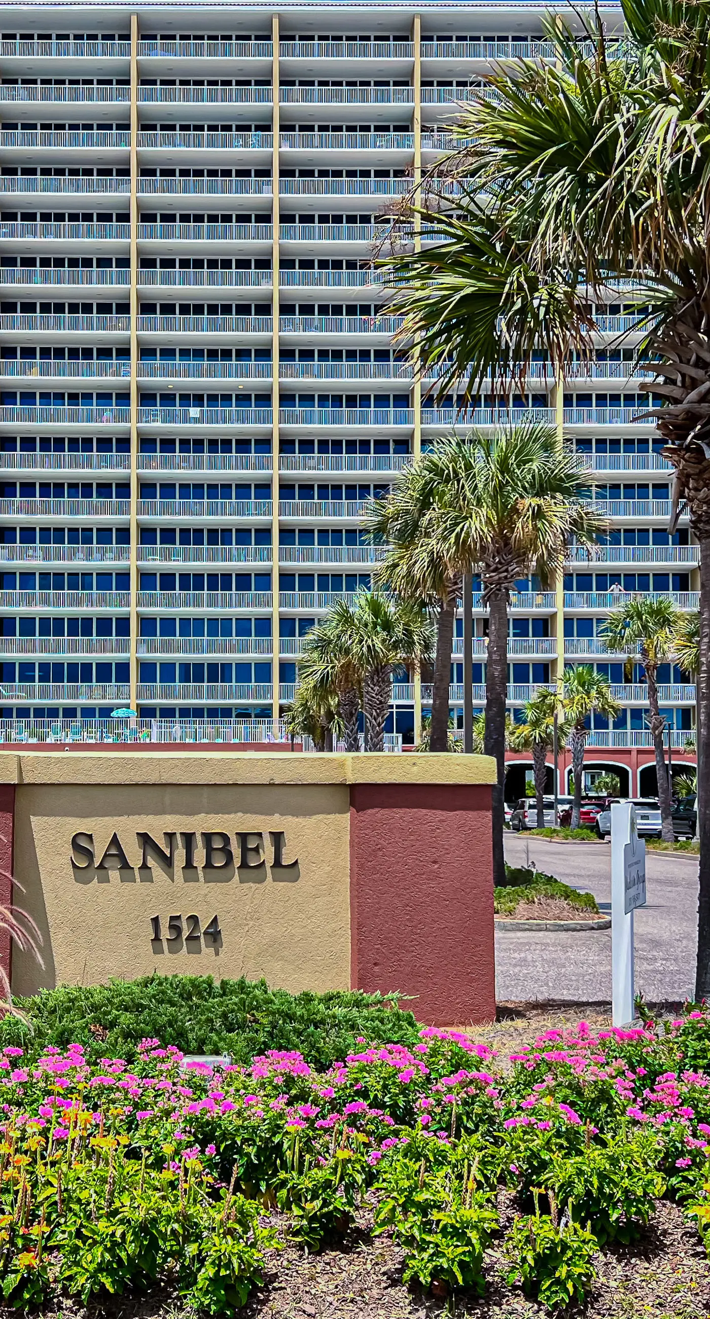 Waterfront condo with pool, piers & breathtaking balcony views