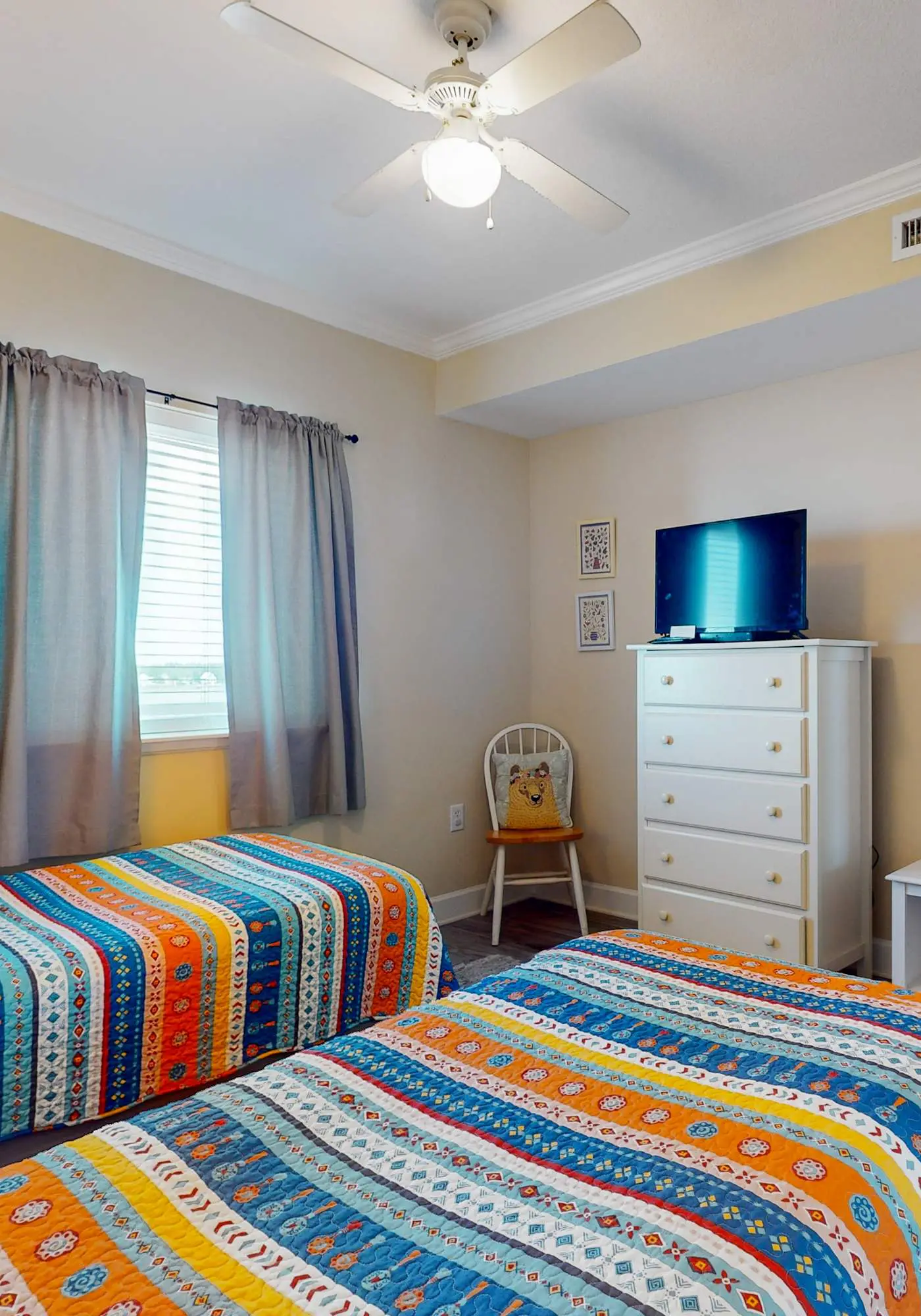 Waterfront condo with pool, piers & breathtaking balcony views